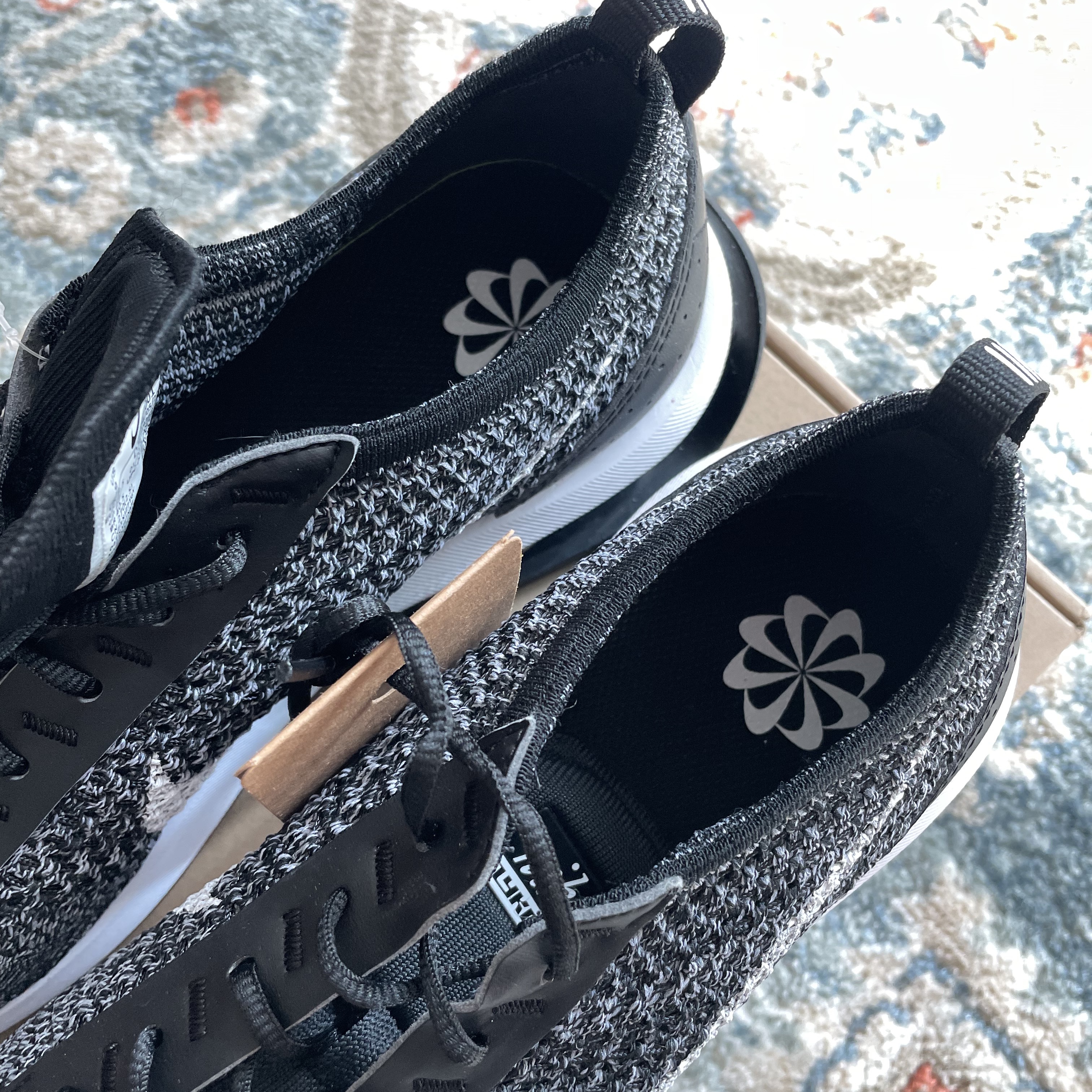 Nike Air Max Flyknit Racer Black White 착용 스타일 - 5