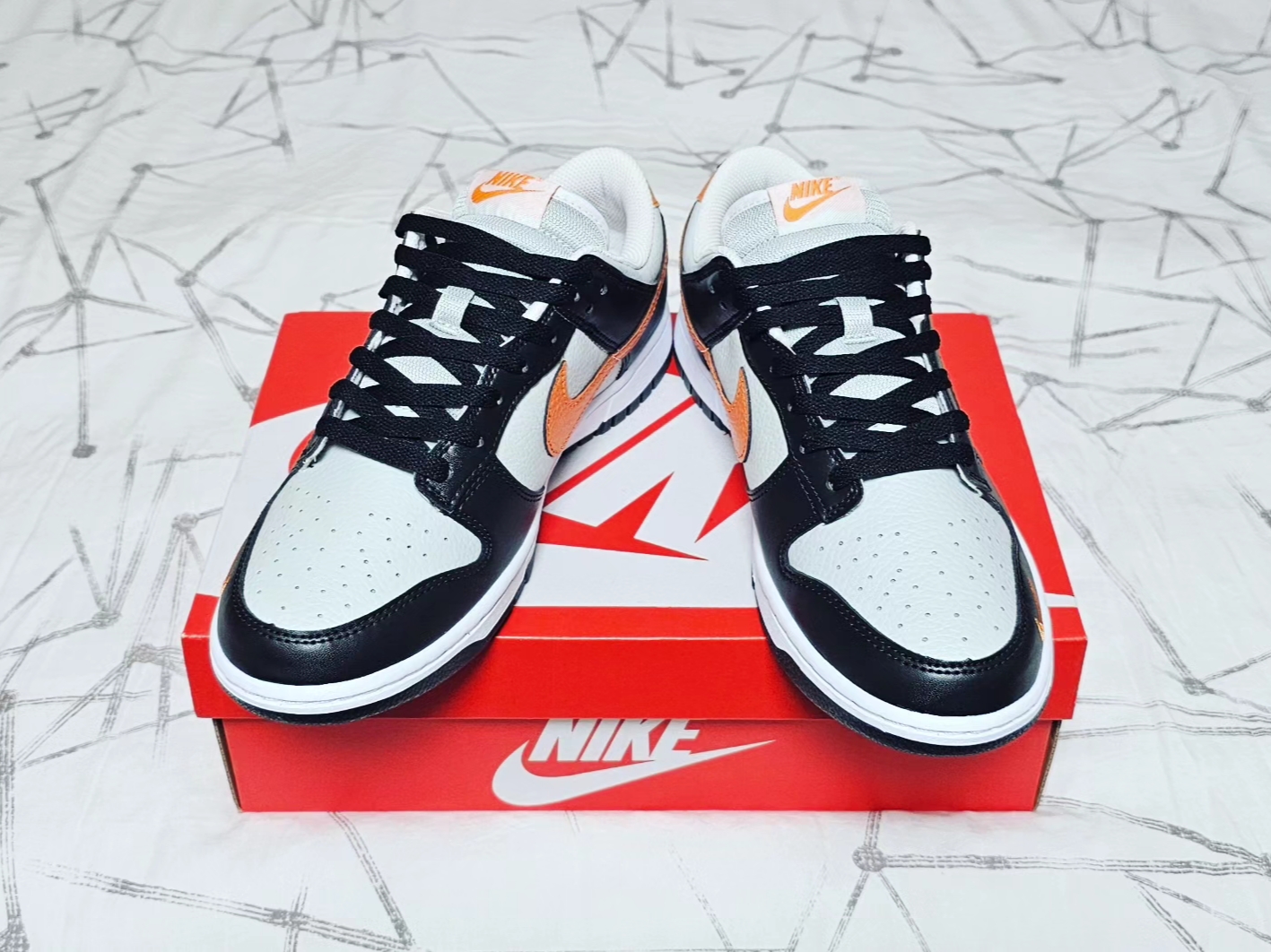 Nike Dunk Low Black Orange 착용 스타일 - 3