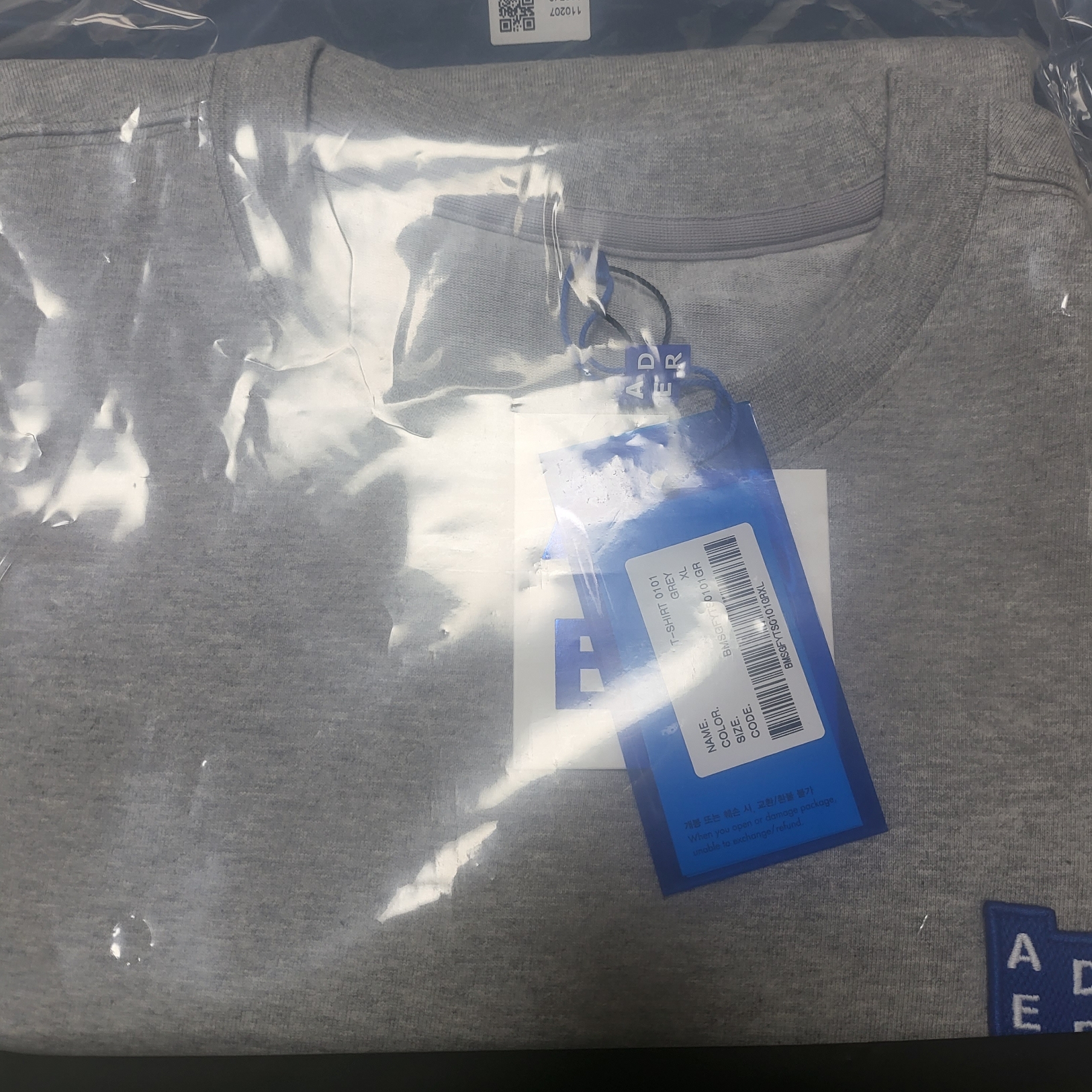 Ader Error Sig; TRS/BL Tag T-Shirt 01 Grey 착용 스타일