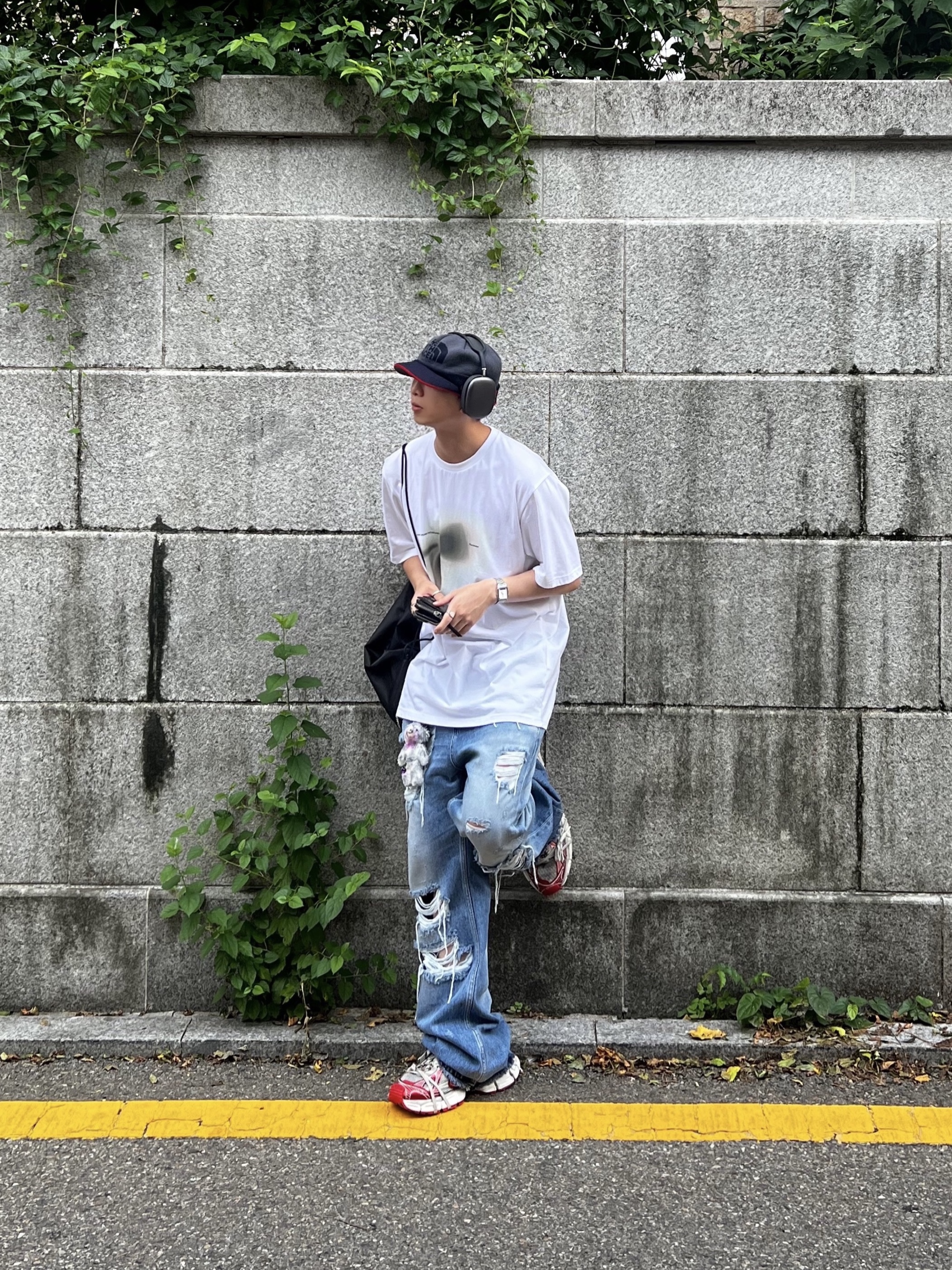 Balenciaga 3XL Sneakers White Red 착용 스타일 - 2