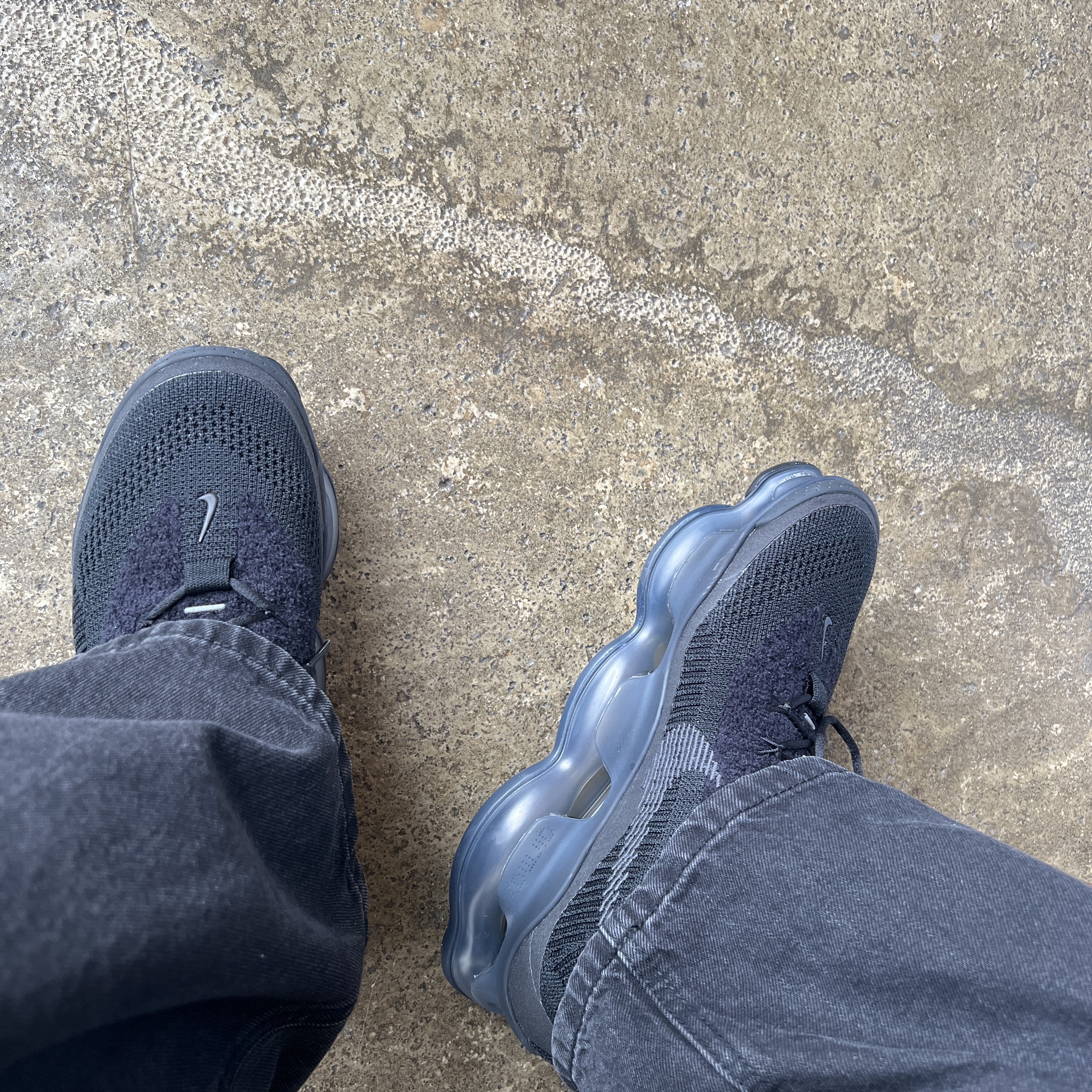 Nike Air Max Scorpion Flyknit Black Anthracite 착용 스타일