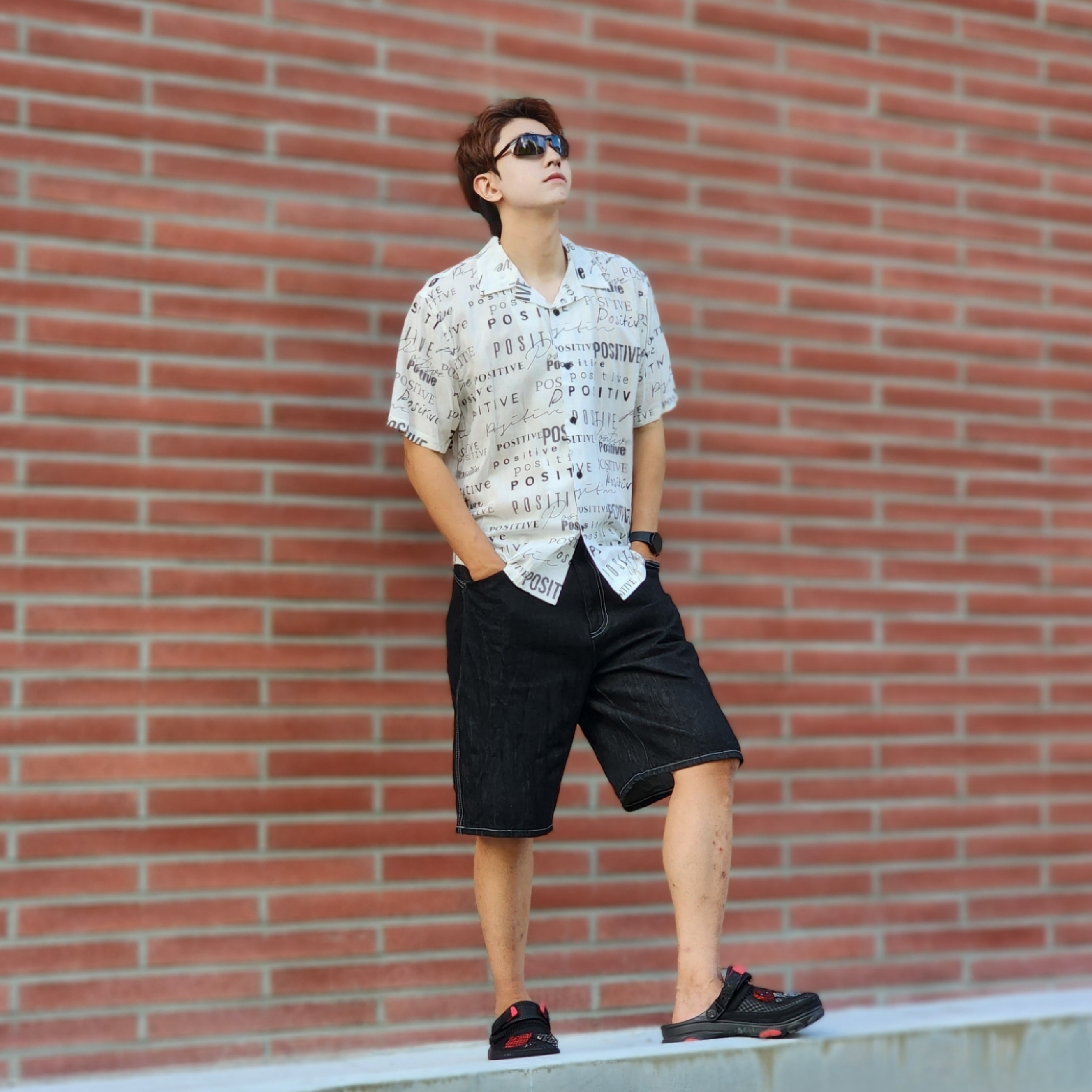 Crocs x Staple Classic All Terrain Clog Black 착용 스타일 - 3