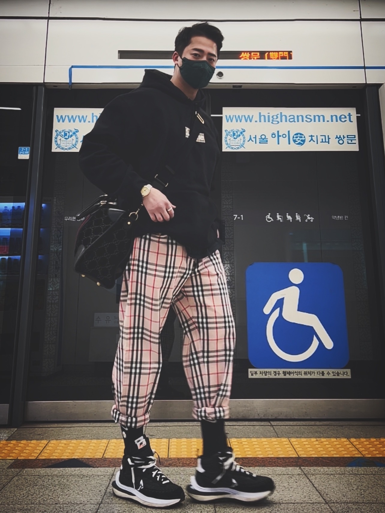 Supreme x Burberry Box Logo T-Shirt Black - 22SS, Supreme x Burberry Box Logo Hooded Sweatshirt Black - 22SS 착용 스타일 - 3