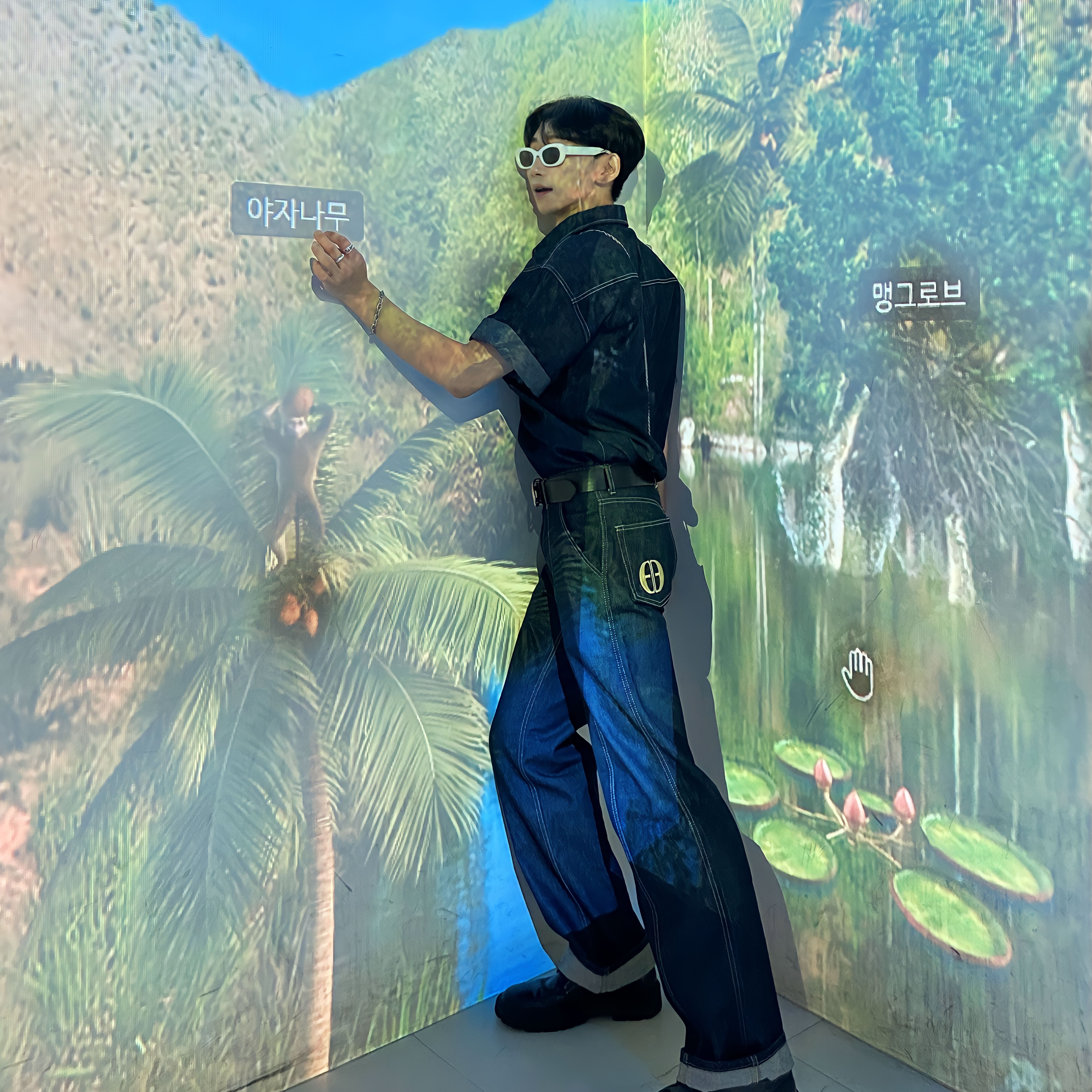 Matin Kim Accordion Mini Bag Silver, Diesel B-1DR Leather Belt with D Buckle Black 착용 스타일 - 5