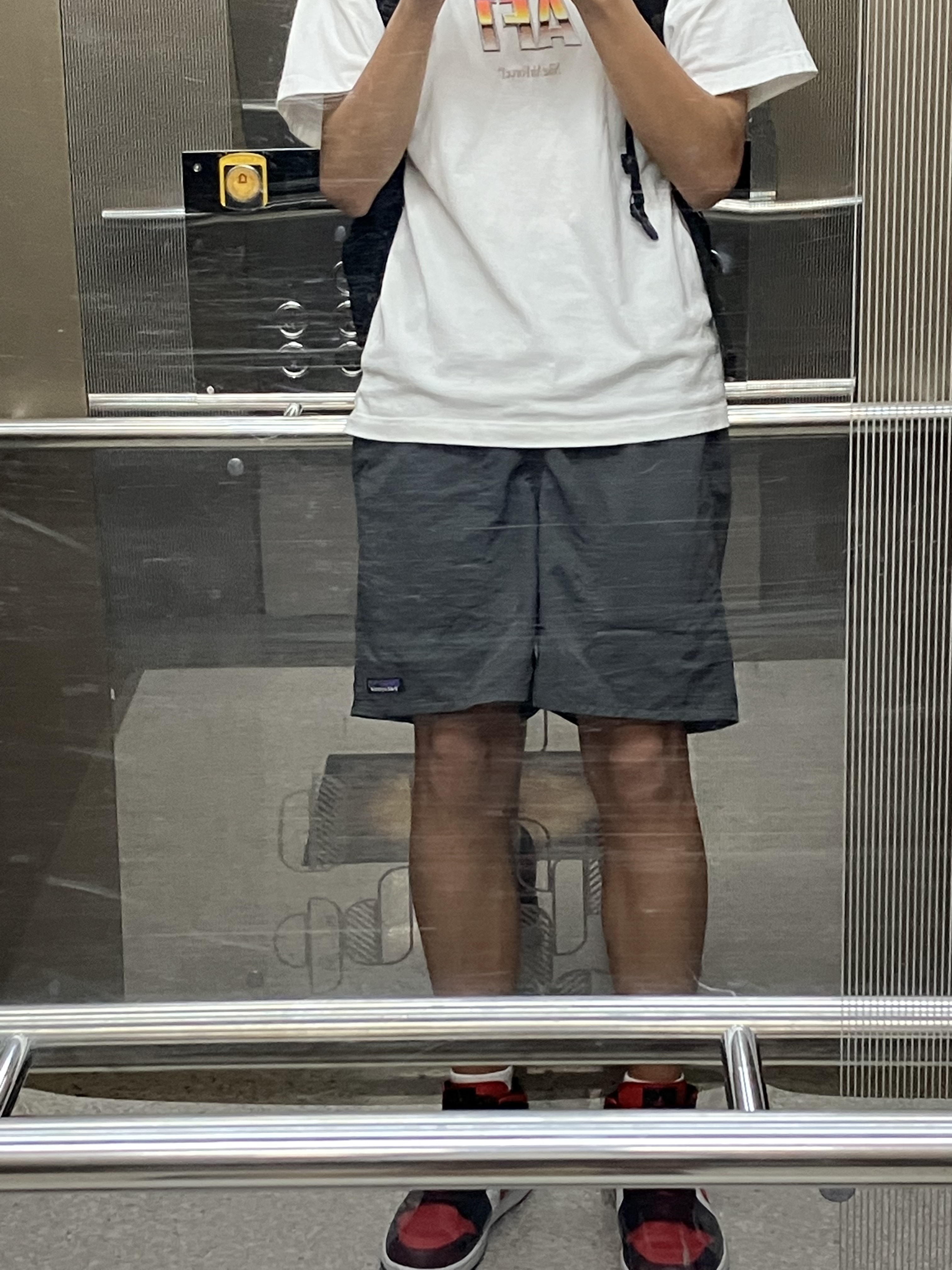 Jordan 1 Mid Black Fire Red, Patagonia Baggies Shorts 5 Inch Plume Grey 착용 스타일