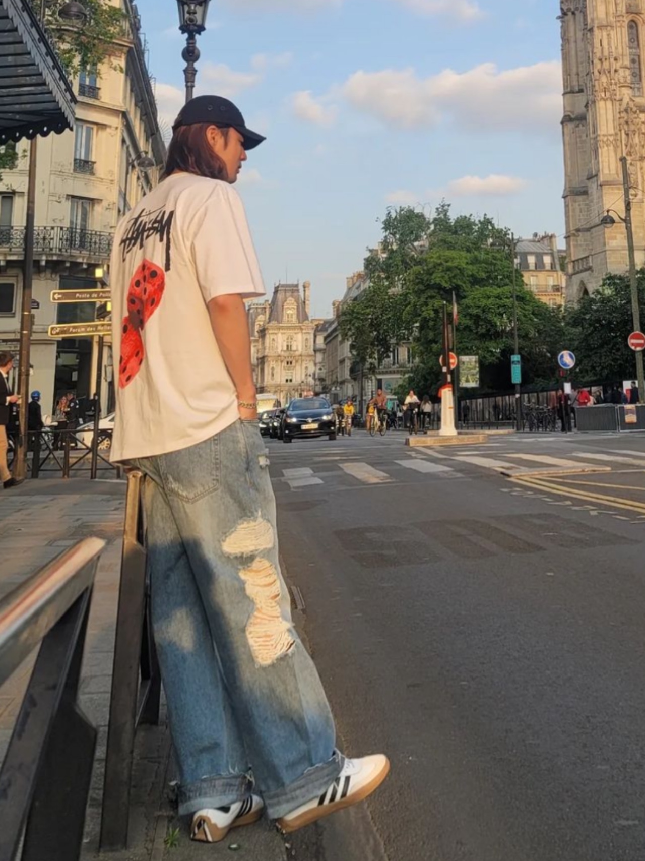 Supreme Denim Camp Cap Black - 24SS, Stussy Fuzzy Dice T-Shirt White 착용 스타일 - 2