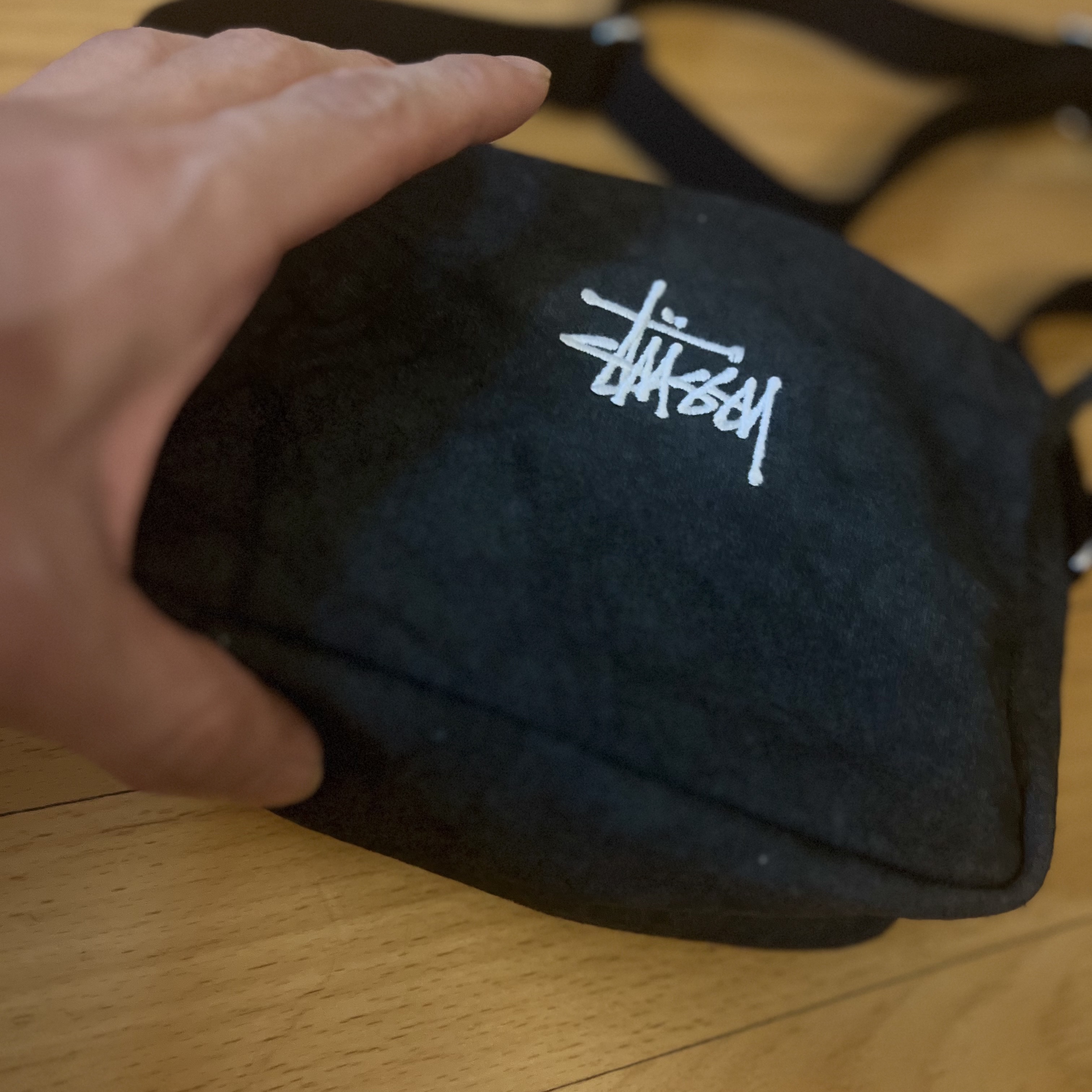 Stussy Canvas Side Pouch Washed Black 착용 스타일 - 2