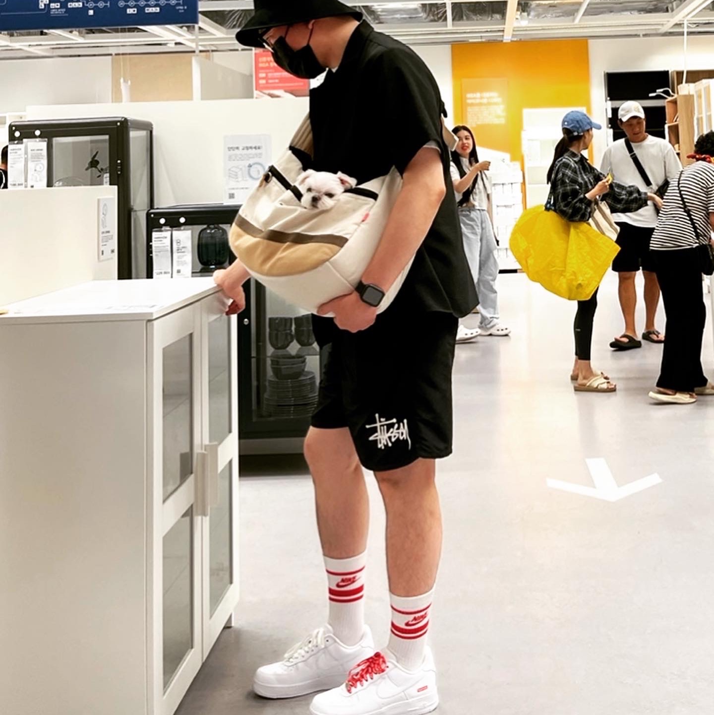 Nike x Supreme Air Force 1 Low White, Stussy Big Basic Water Shorts Black 착용 스타일 - 2
