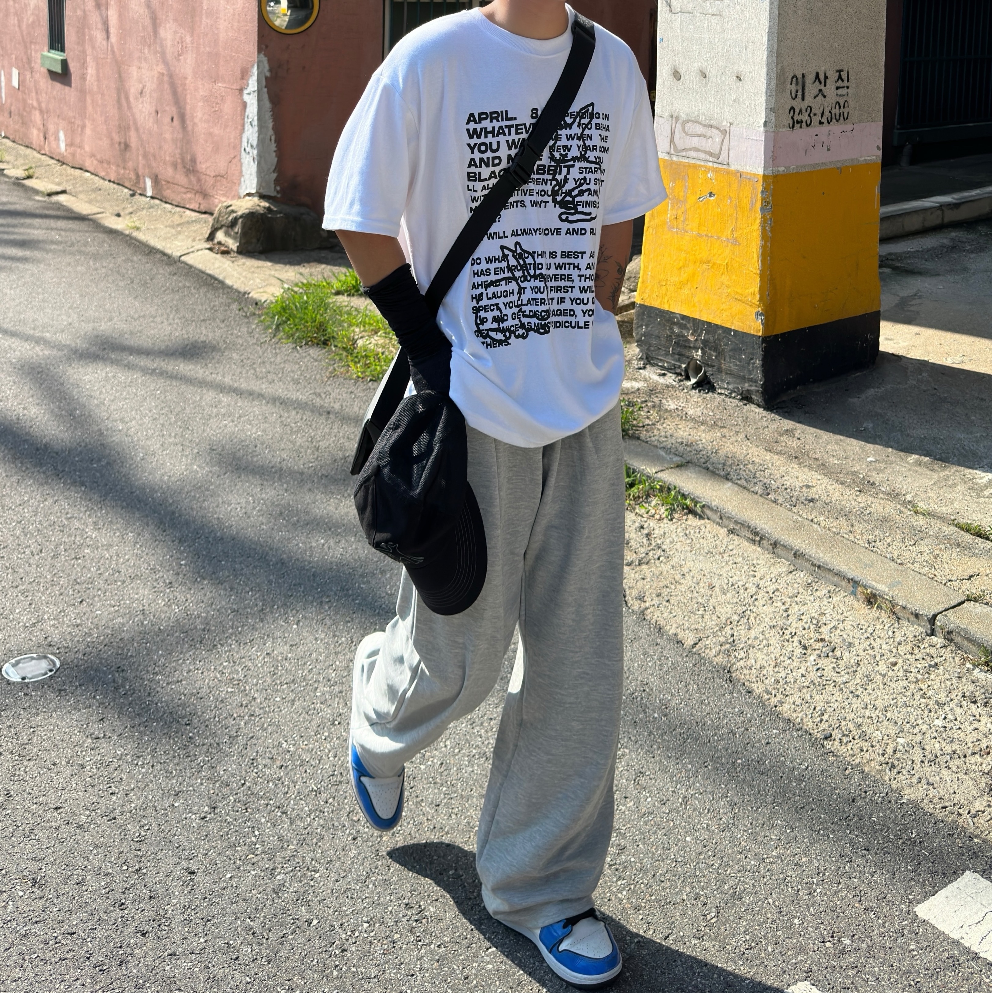 Jordan 1 Mid SE Signal Blue 착용 스타일 - 1