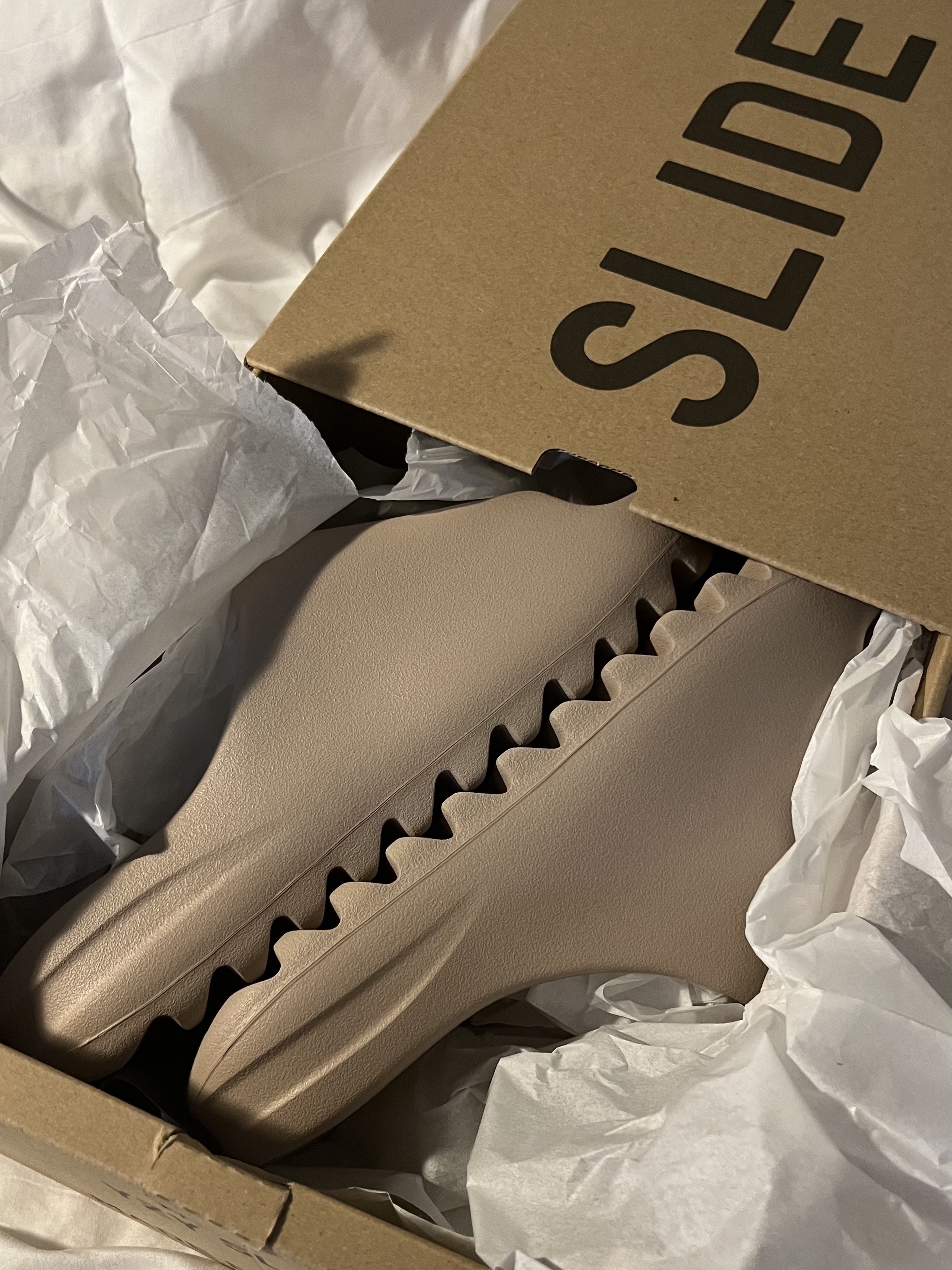 Adidas Yeezy Slide Pure - Re-Release Ver. 착용 스타일 - 1