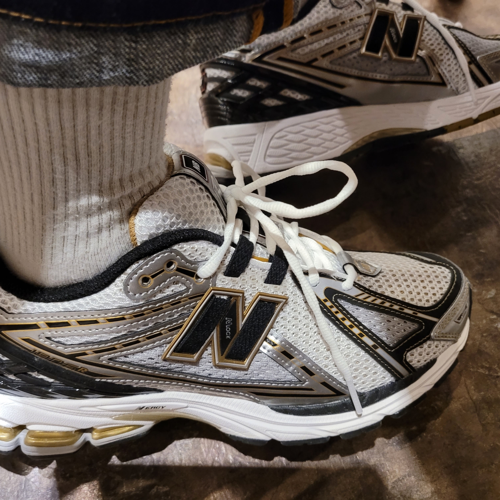 New Balance 1906R White Gold 착용 스타일 - 2