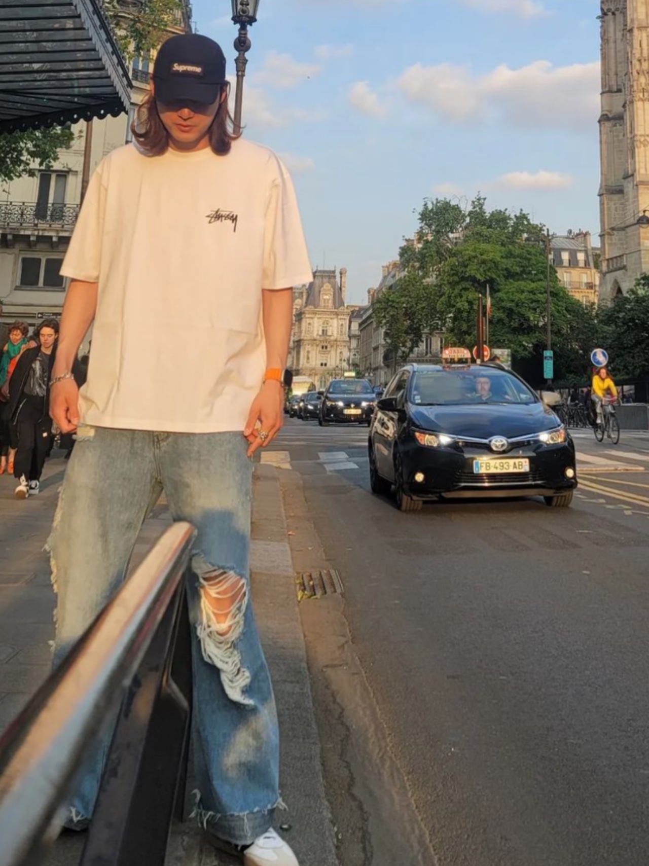 Supreme Denim Camp Cap Black - 24SS, Stussy Fuzzy Dice T-Shirt White 착용 스타일 - 1