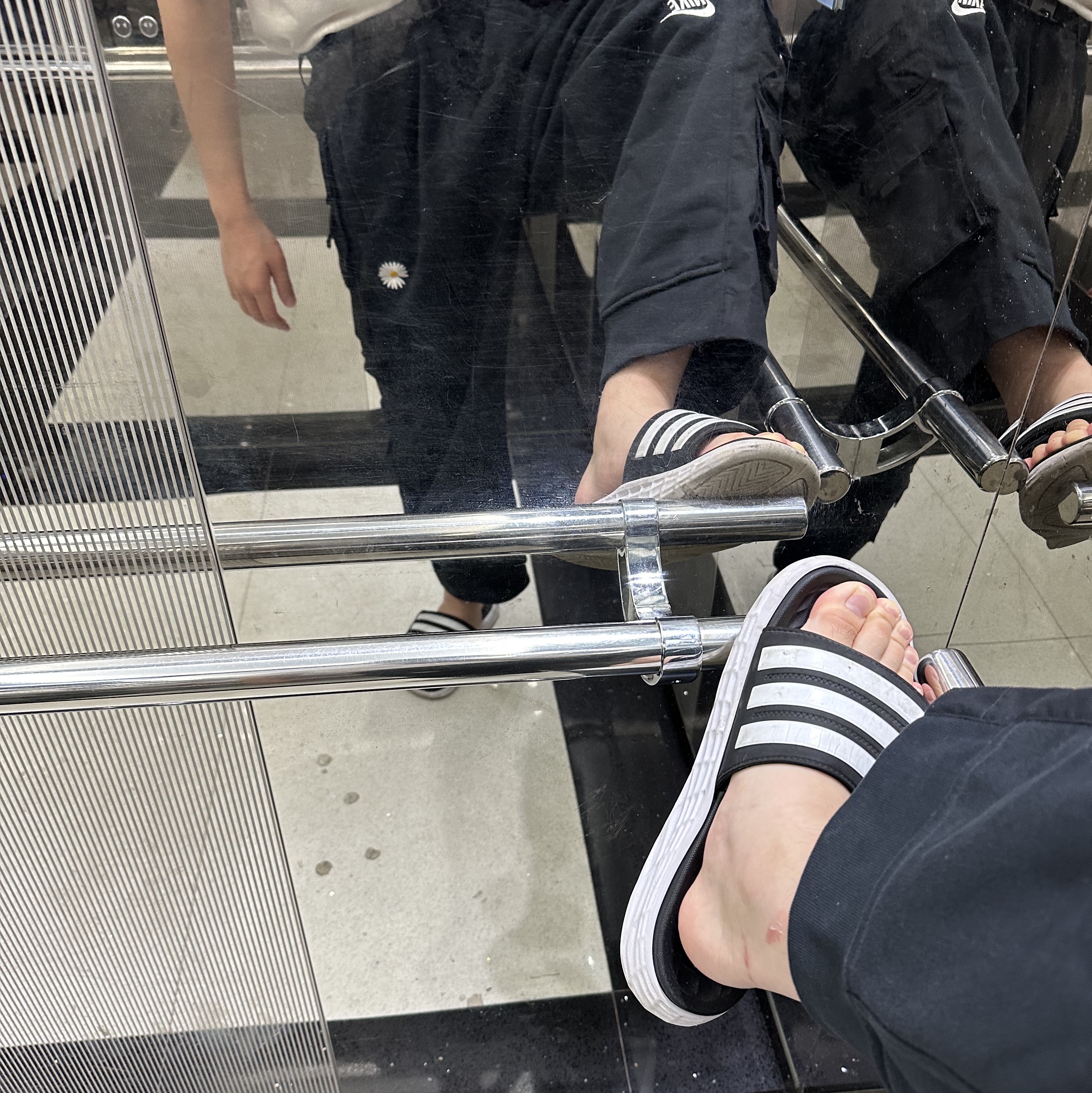 Nike x Peaceminusone Wide Pants Black (DR0096-010) 착용 스타일