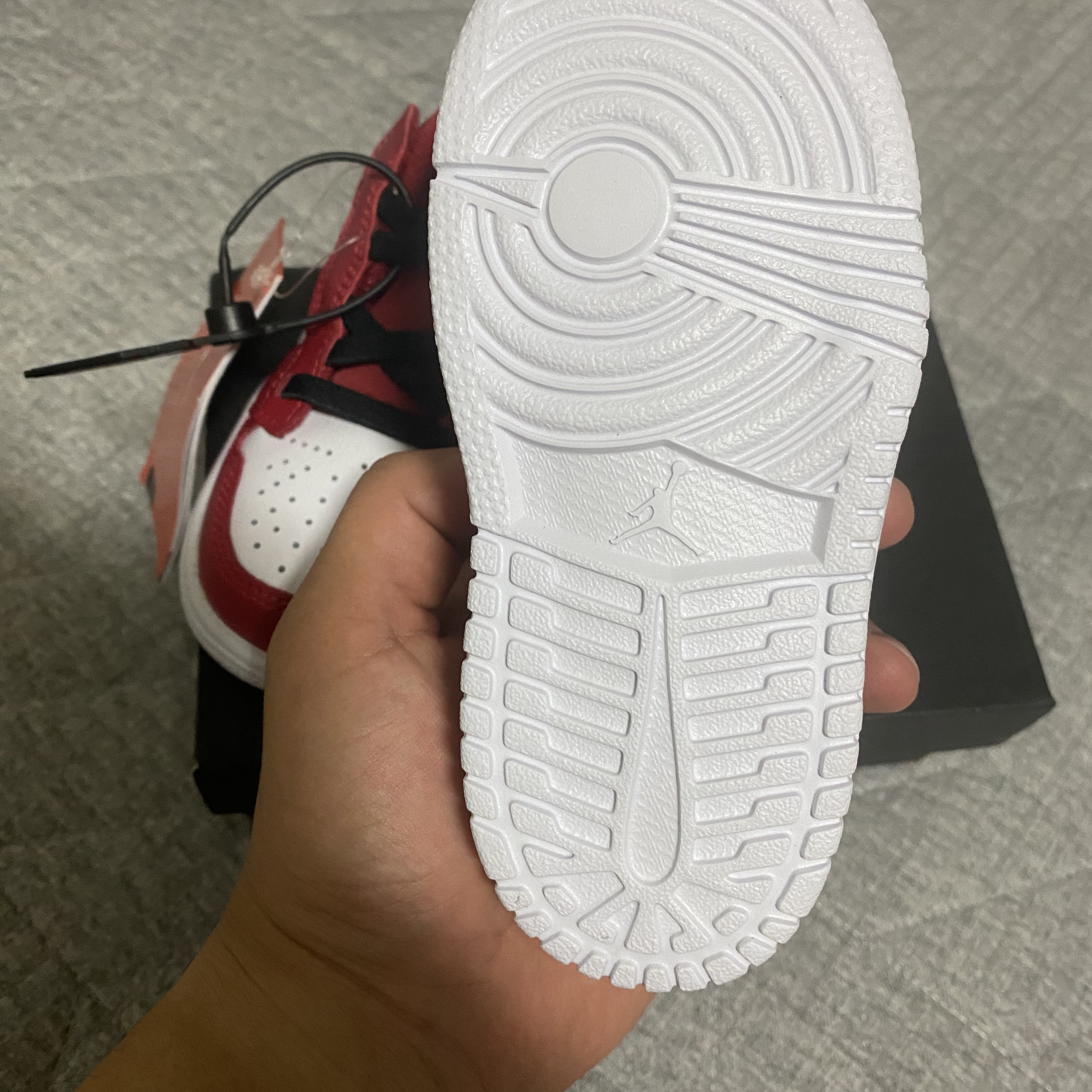 (TD) Jordan 1 Low Alt White Gym Red Black 착용 스타일 - 2