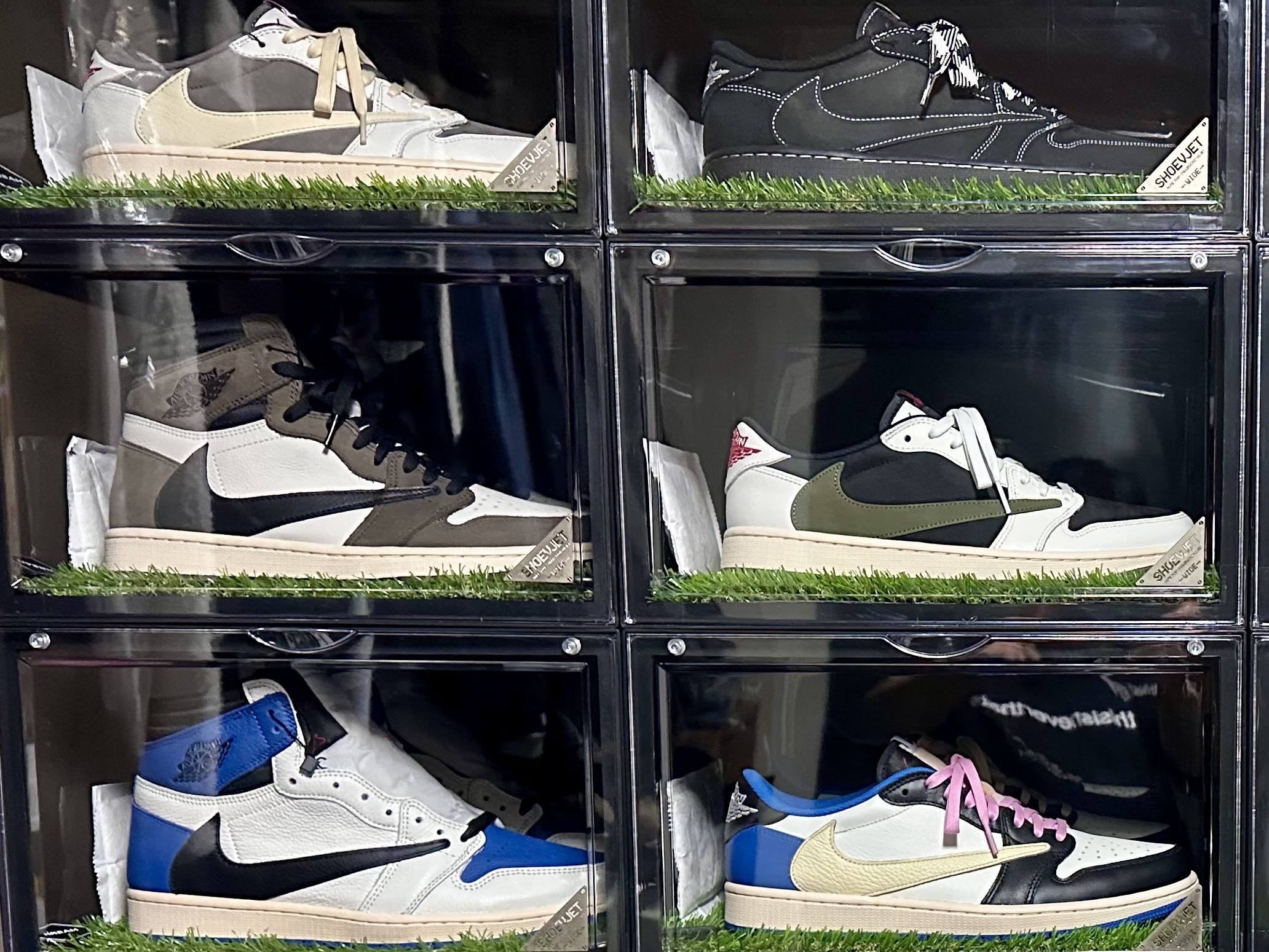 Jordan 1 x Travis Scott Retro Low OG SP Sail and Ridgerock, Jordan 1 x Travis Scott Retro Low OG SP Black Phantom 착용 스타일