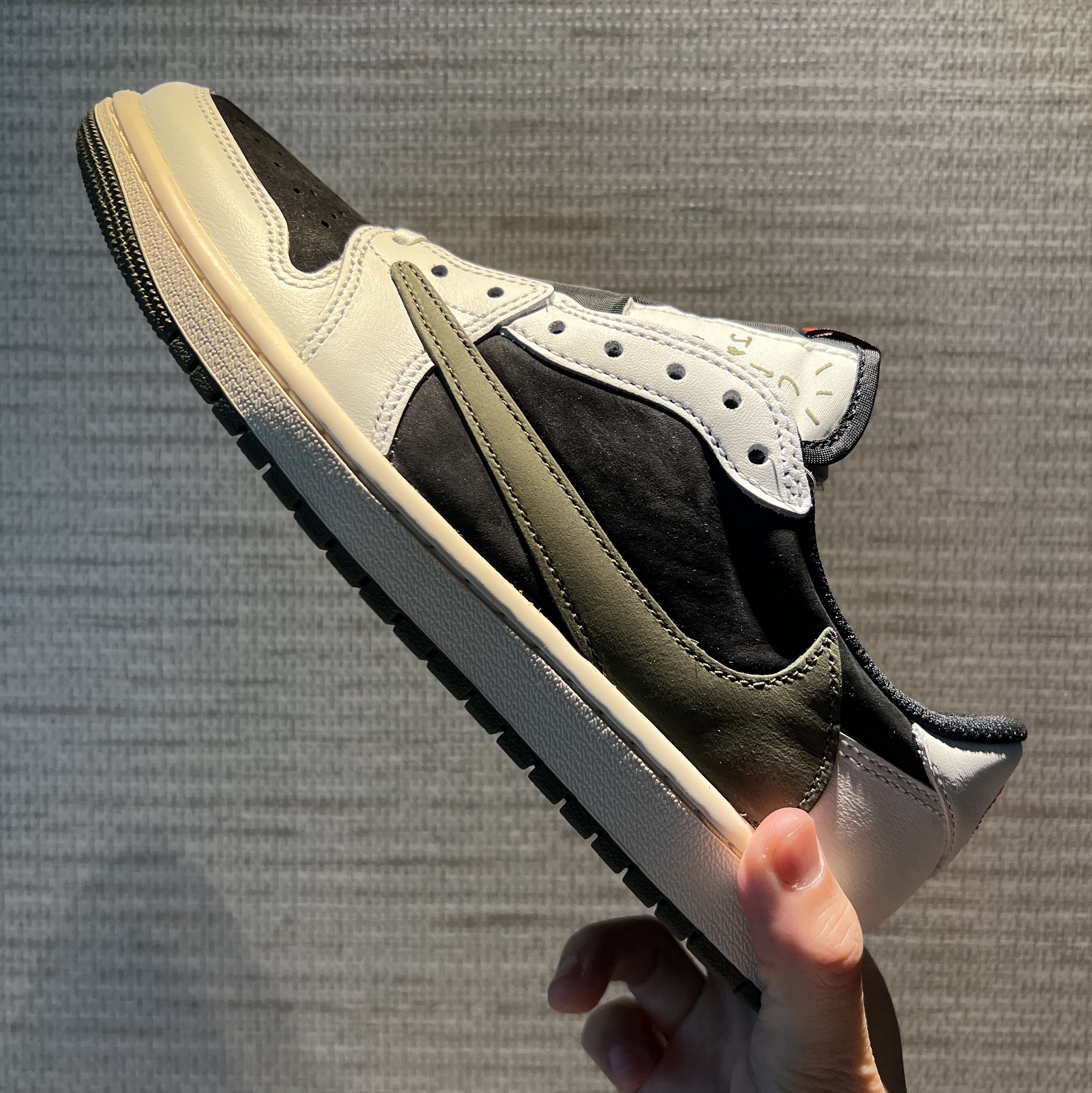 (W) Jordan 1 x Travis Scott Retro Low OG SP Medium Olive 착용 스타일