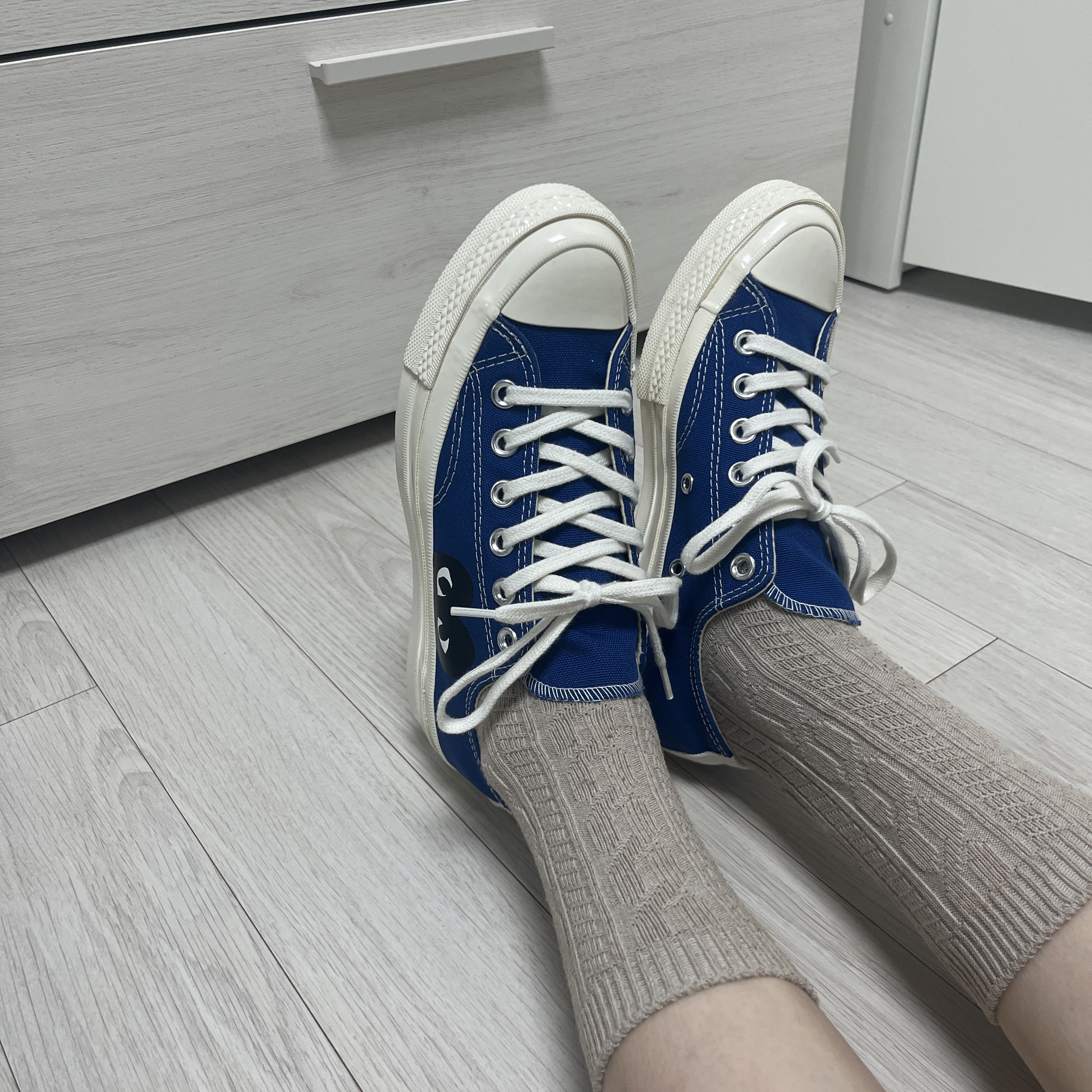 Converse x Play Comme des Garcons Chuck 70 Ox Blue Quartz 착용 스타일 - 1