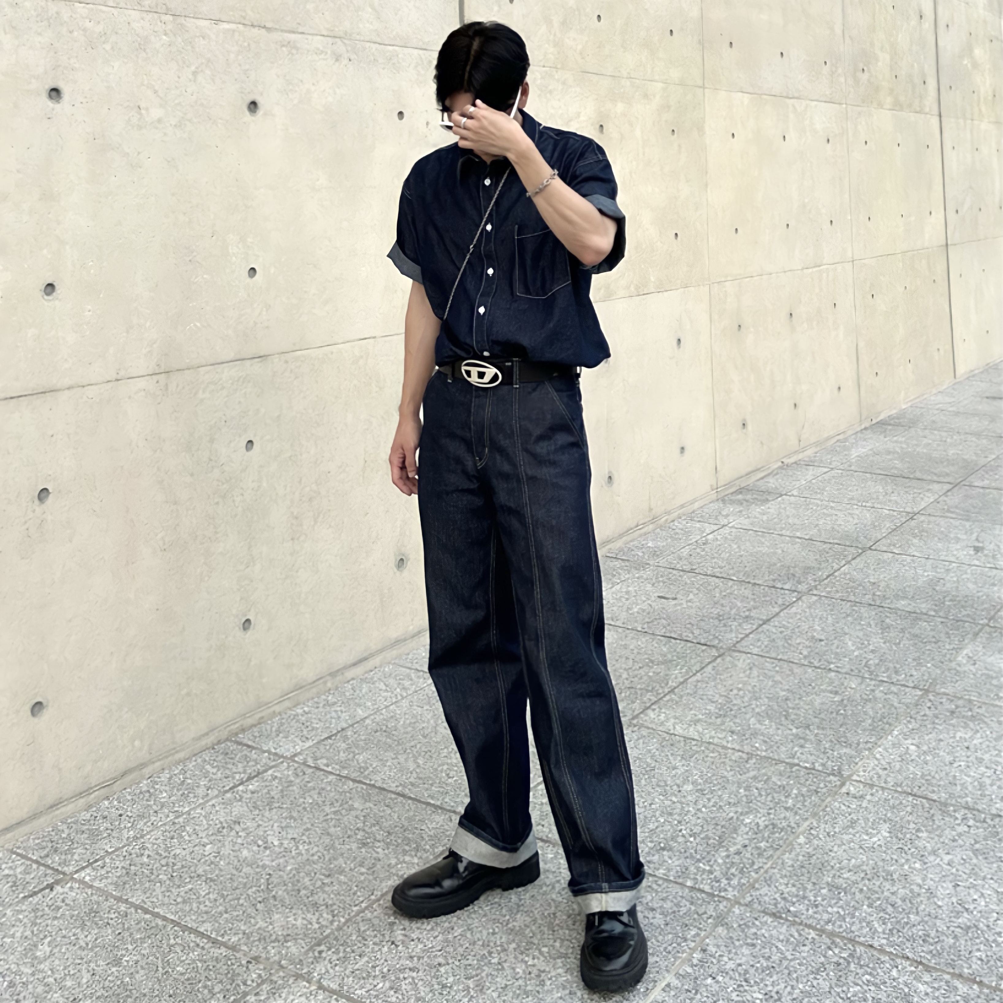 Matin Kim Accordion Mini Bag Silver, Diesel B-1DR Leather Belt with D Buckle Black 착용 스타일 - 1