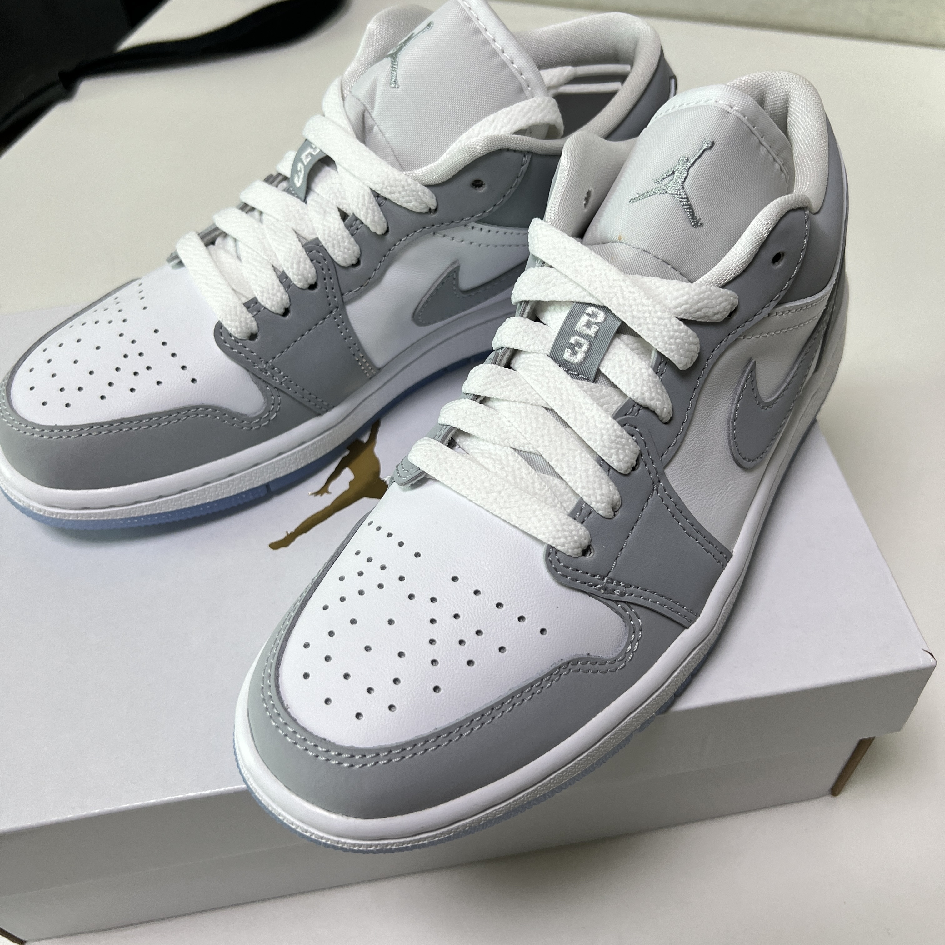 (W) Jordan 1 Low White Wolf Grey 착용 스타일 - 1