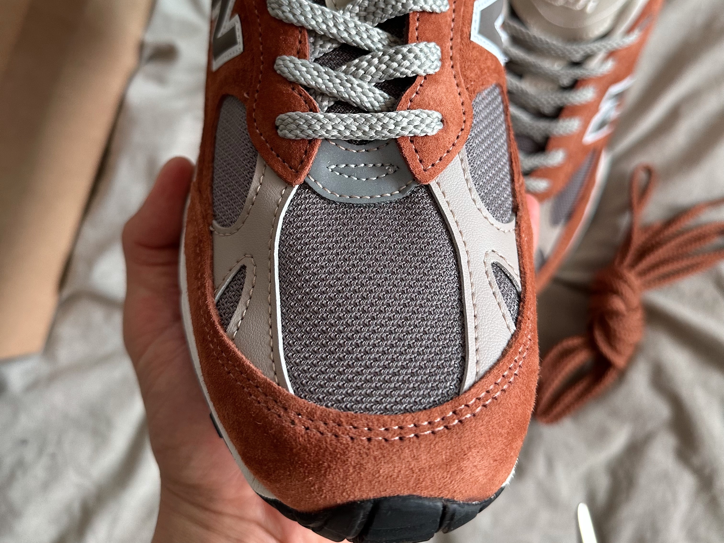 New Balance 991 Made in UK Sequoia Falcon 착용 스타일 - 2