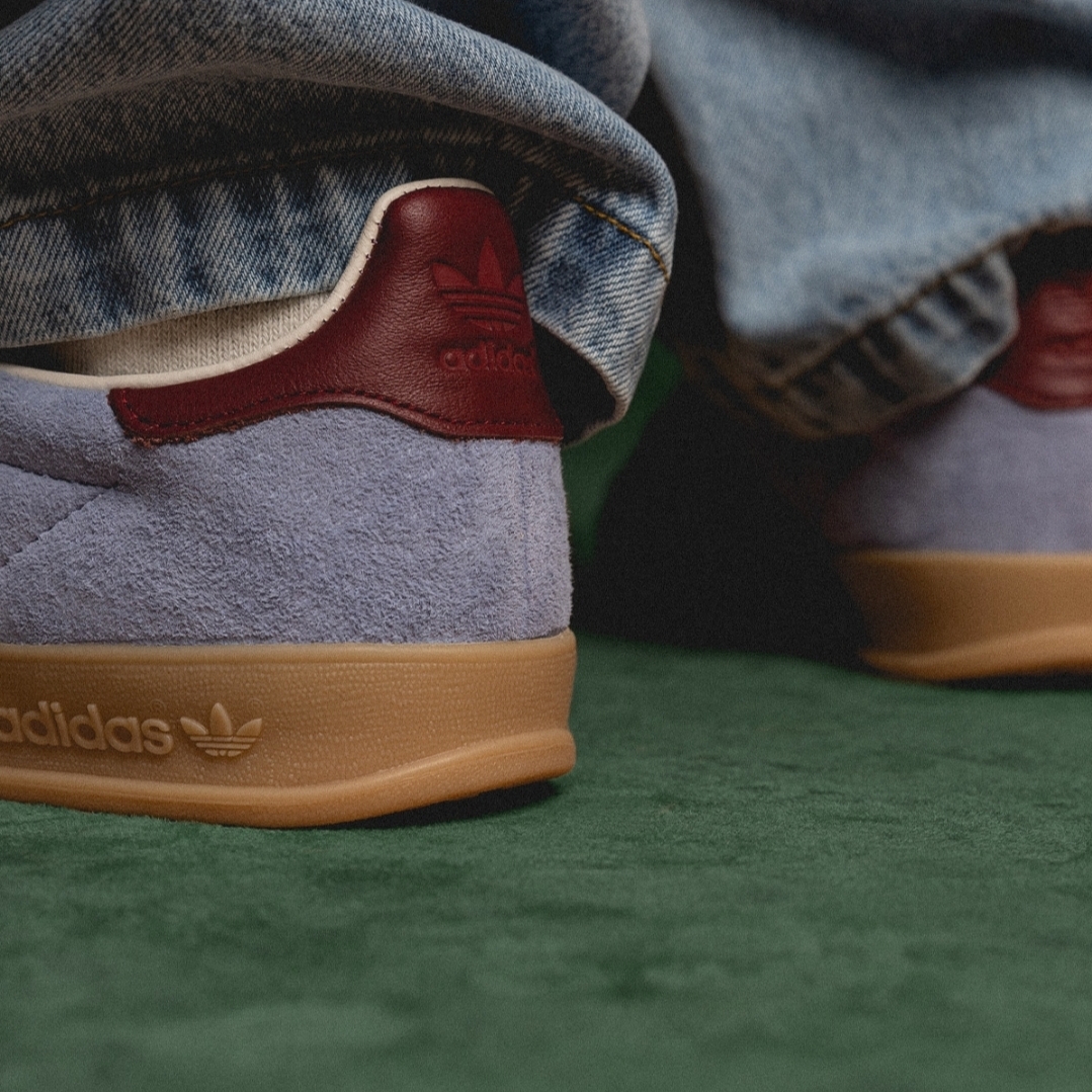Adidas Gazelle Indoor Blue Dawn Collegiate Burgundy 착용 스타일 - 2