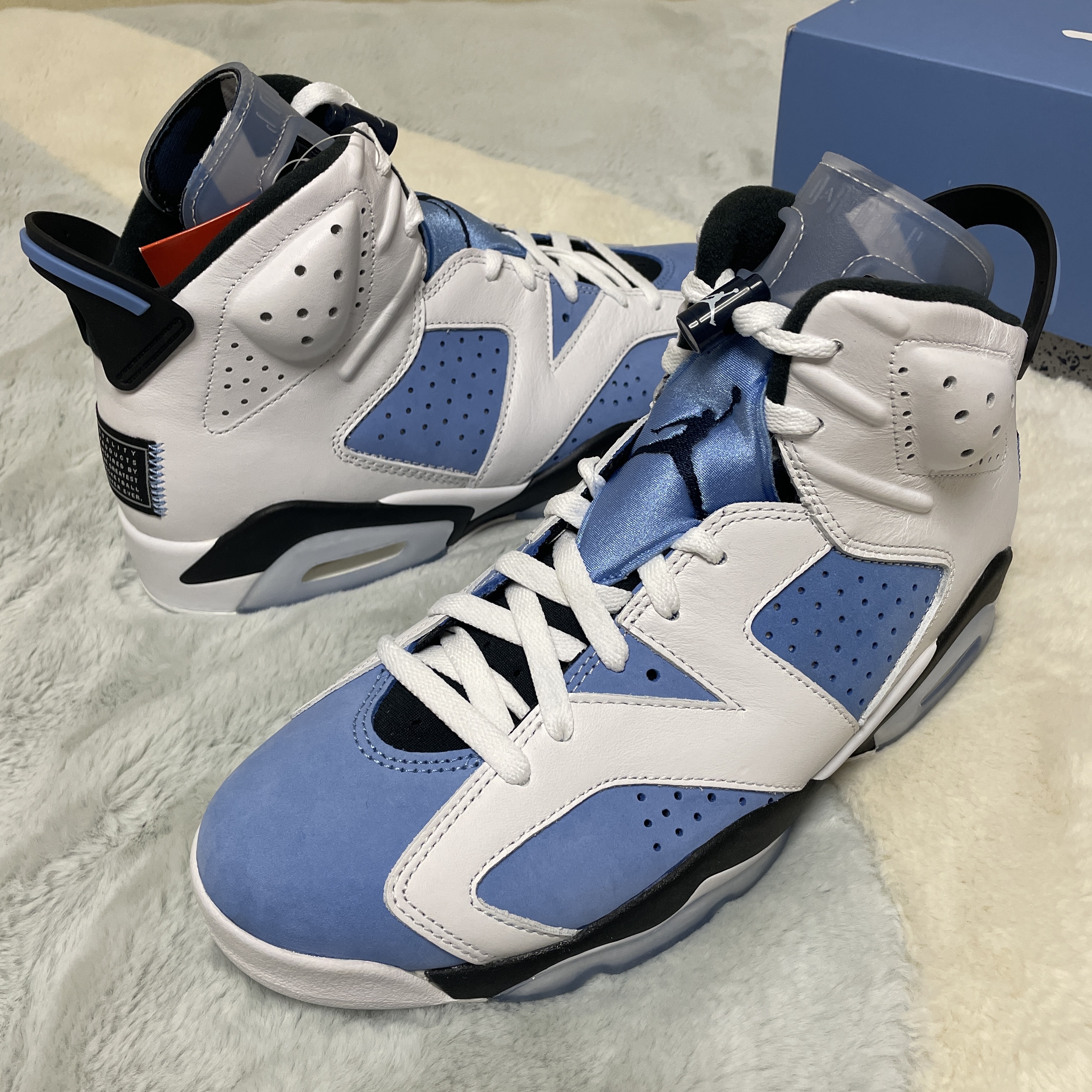 Jordan 6 Retro University Blue 착용 스타일