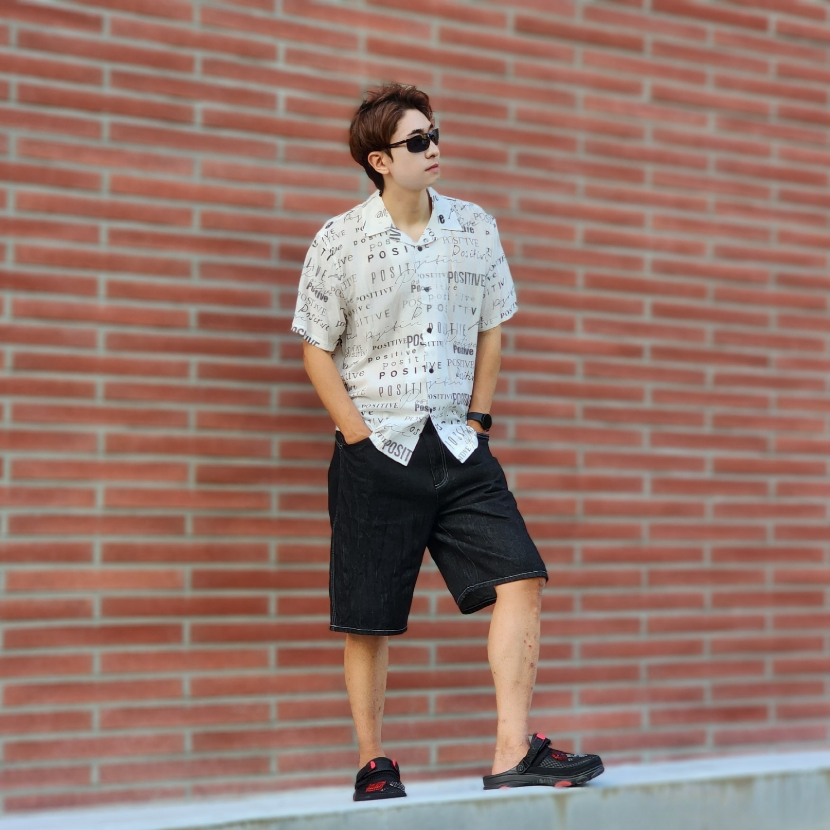 Crocs x Staple Classic All Terrain Clog Black 착용 스타일 - 2