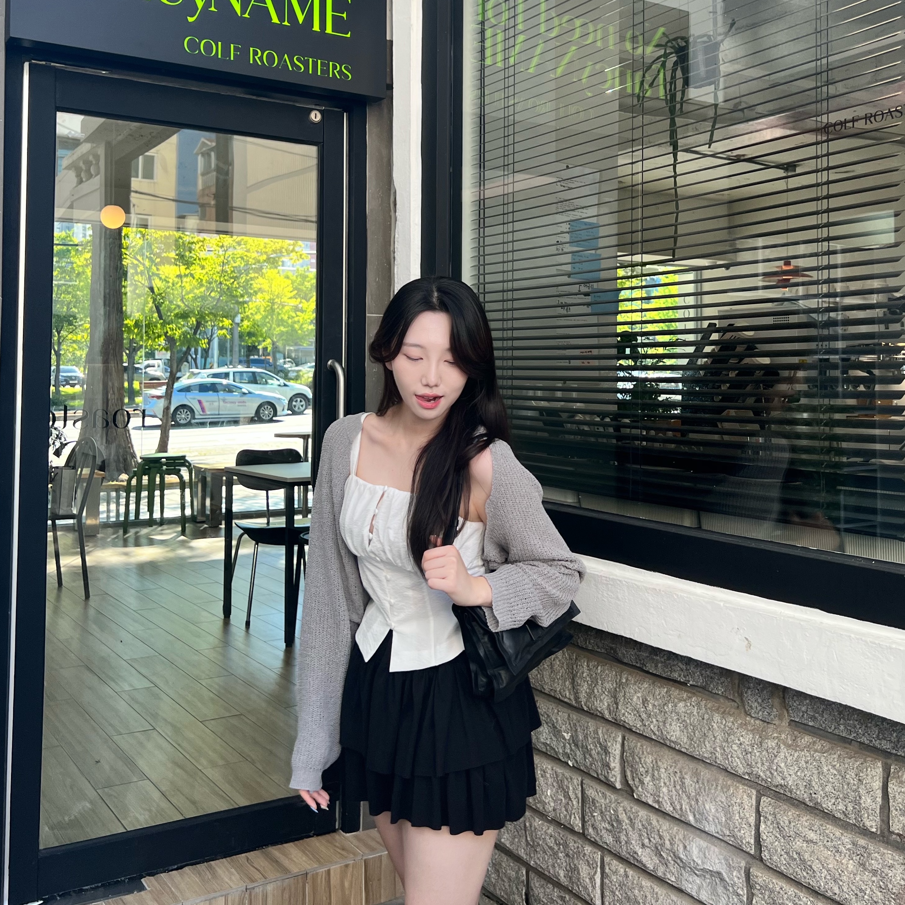 Ferragamo Viva Bow Mini Bag Black 착용 스타일 - 1