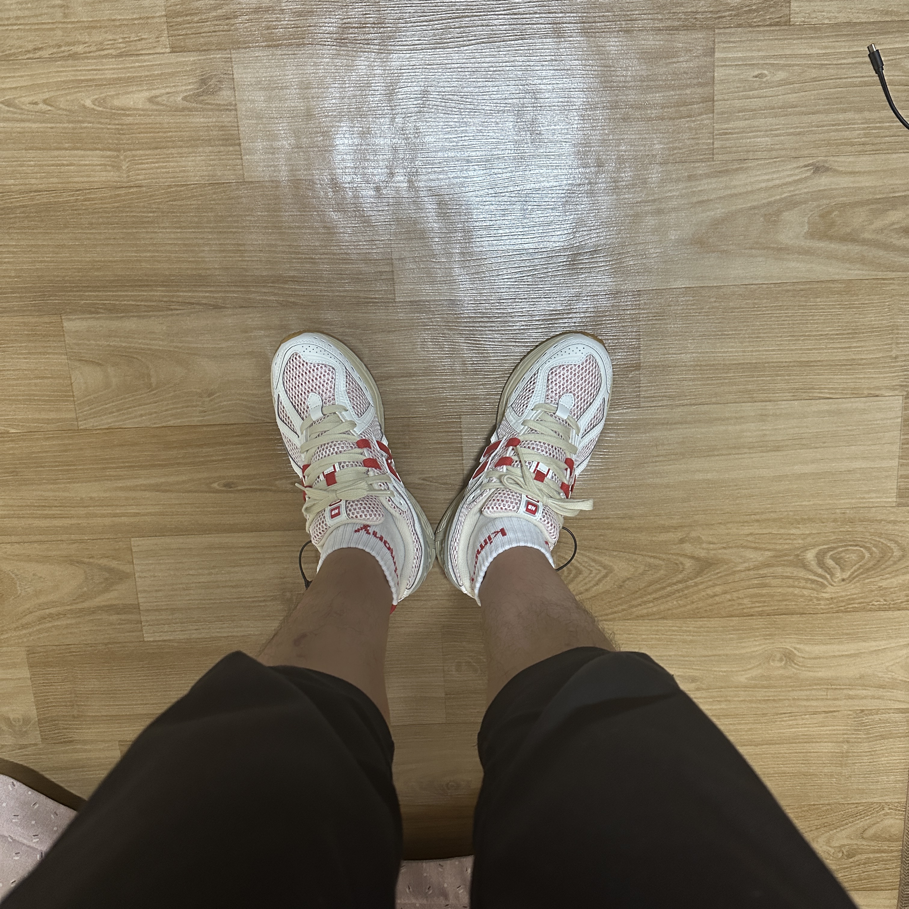 New Balance 1906R White Red 착용 스타일 - 2