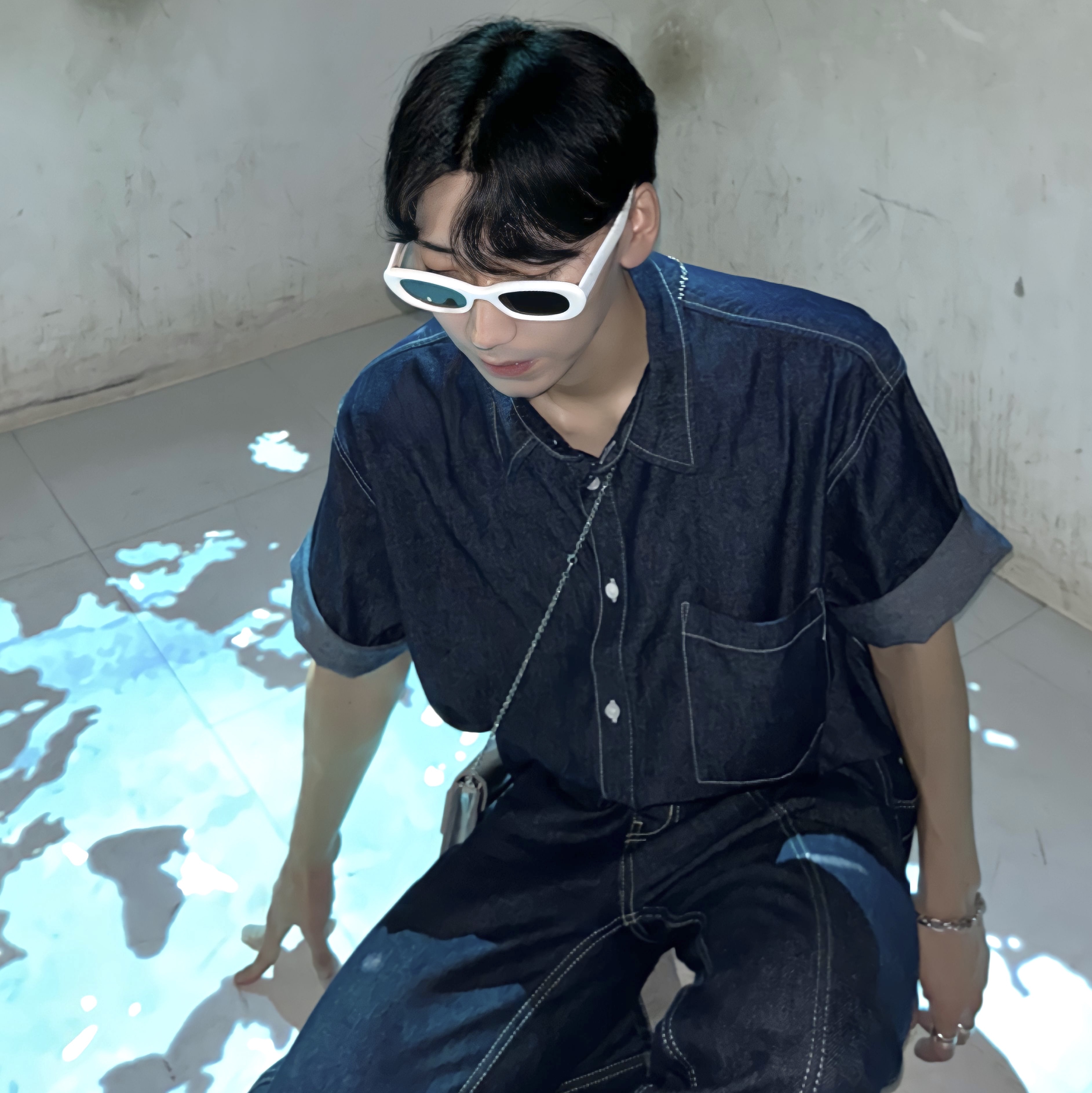 Matin Kim Accordion Mini Bag Silver, Diesel B-1DR Leather Belt with D Buckle Black 착용 스타일 - 4