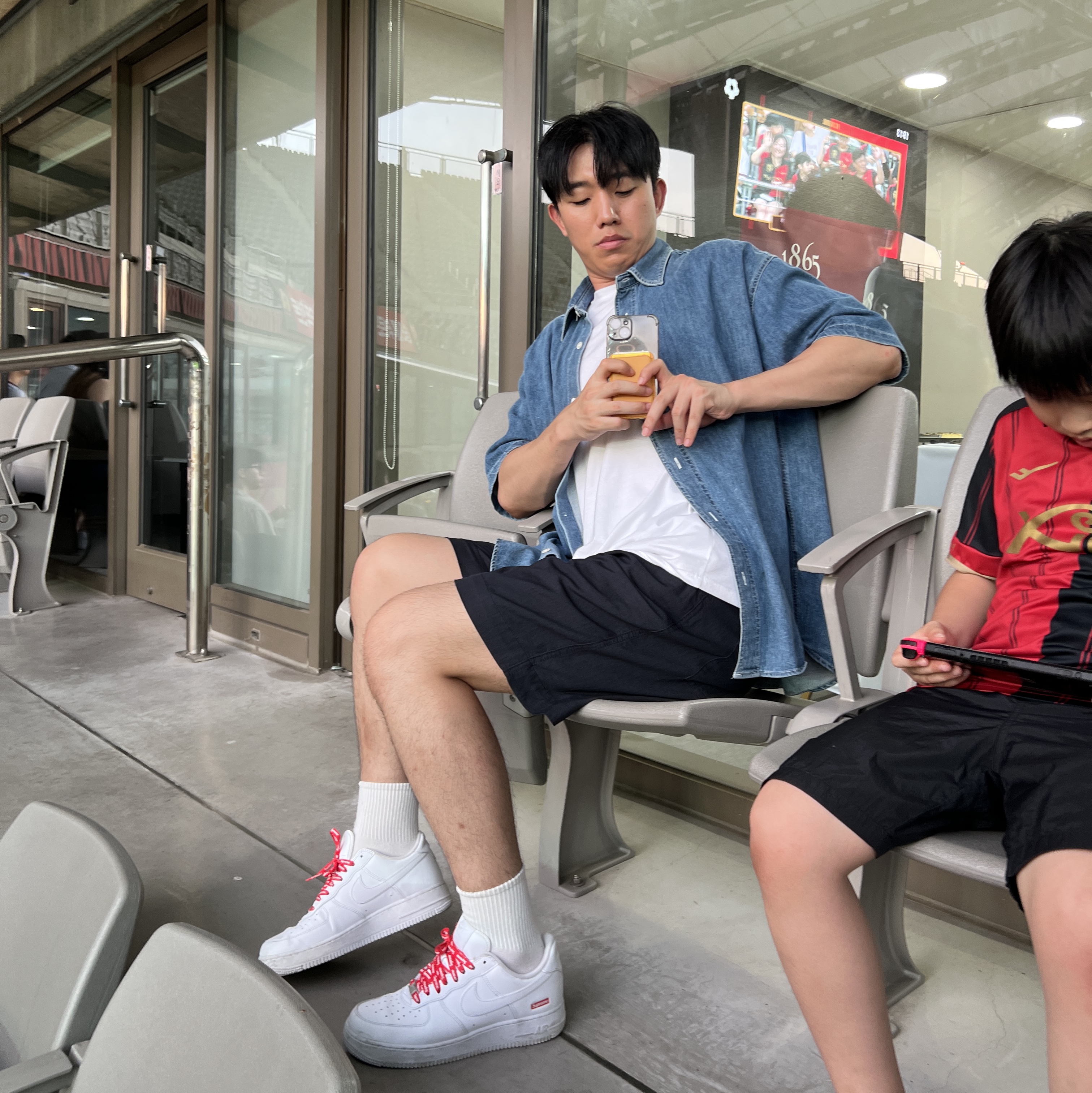 Nike x Supreme Air Force 1 Low White 착용 스타일 - 1