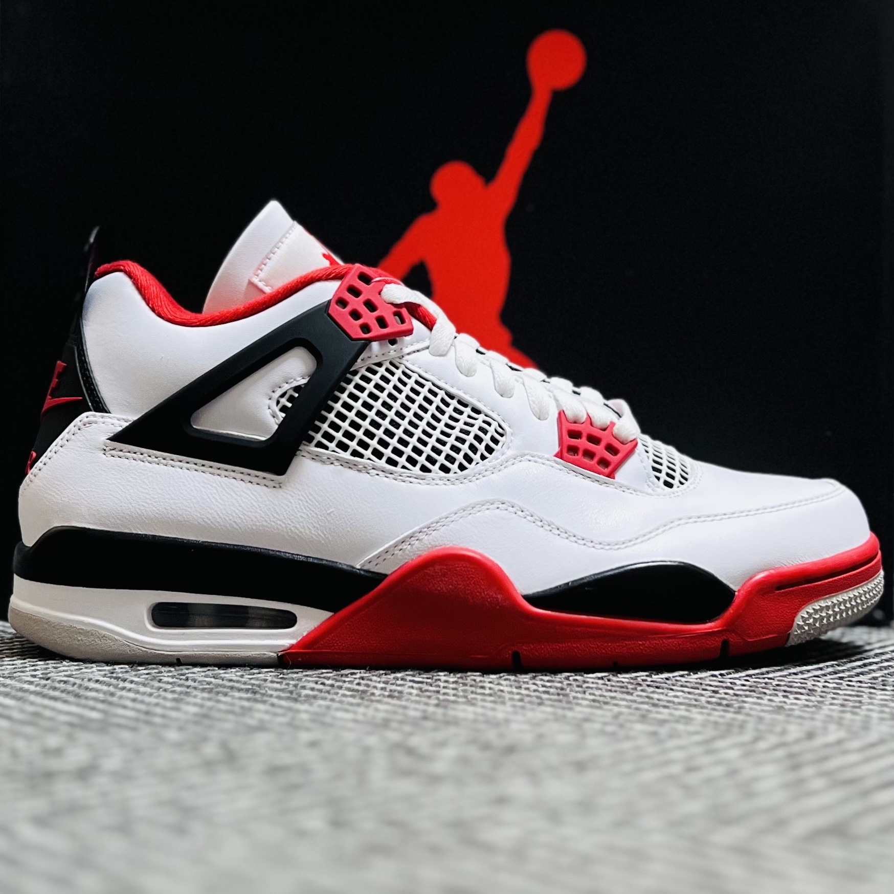 Jordan 4 Retro OG Fire Red 2020 착용 스타일 - 5