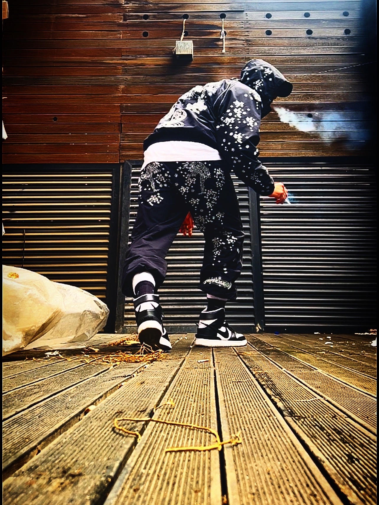 Supreme AOI Glow in the Dark Track Jacket Olive - 22SS, Supreme AOI Glow In The Dark Track Pants Black - 22SS 착용 스타일 - 5