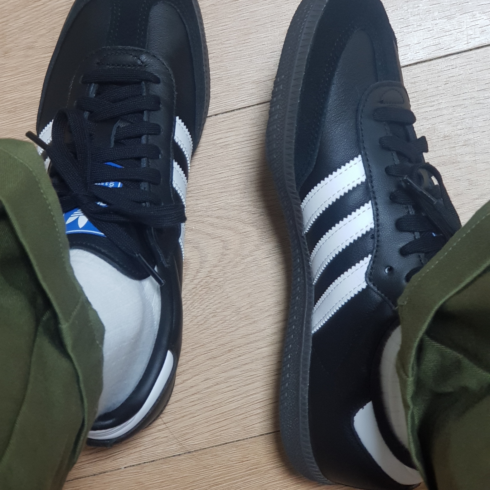 Adidas Samba OG Black White Gum 착용 스타일