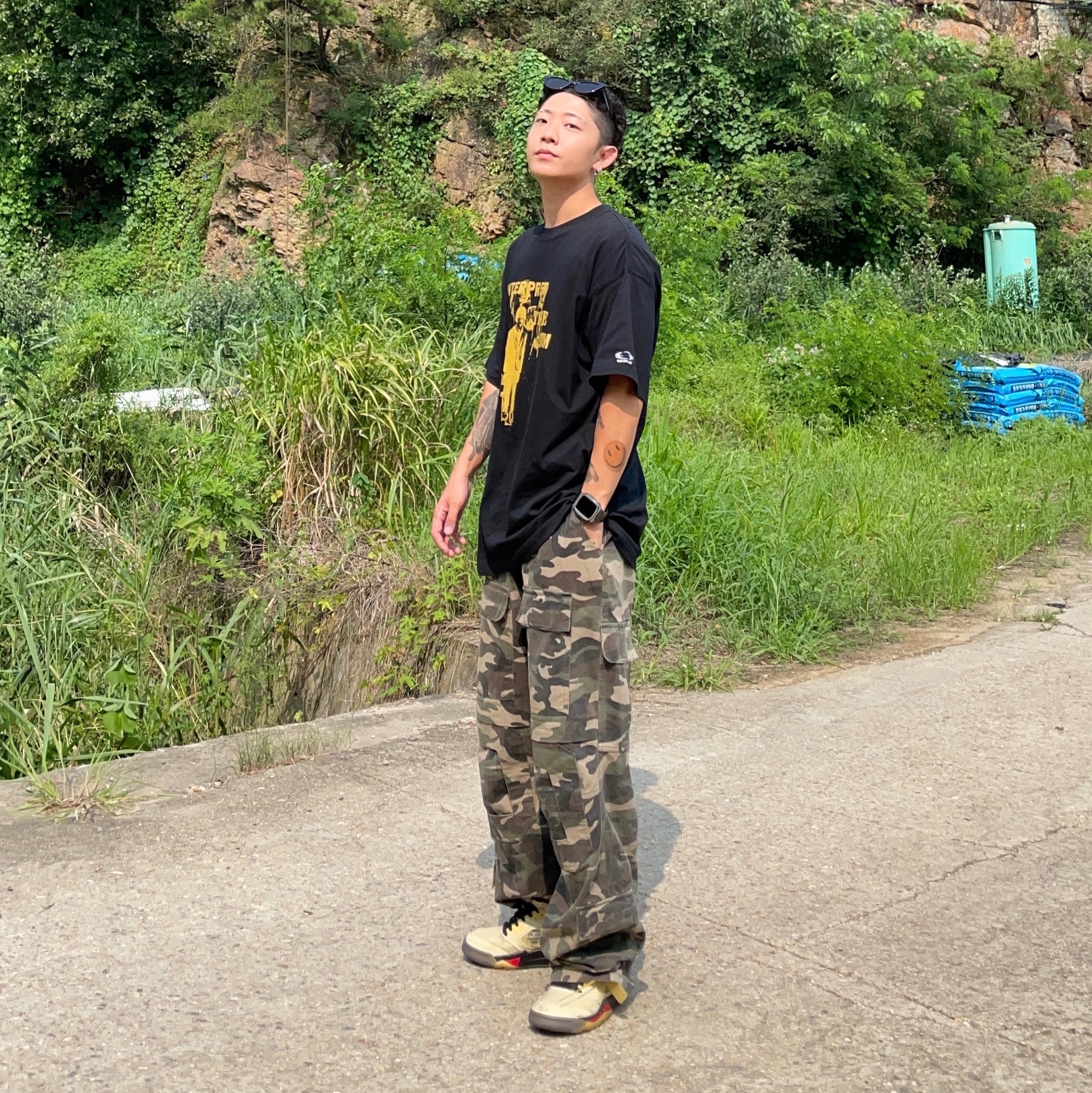 Project G/R Tactical Cargo Pants Camo, Jordan 5 x Off-White Retro SP Sail Fire Red 착용 스타일 - 1