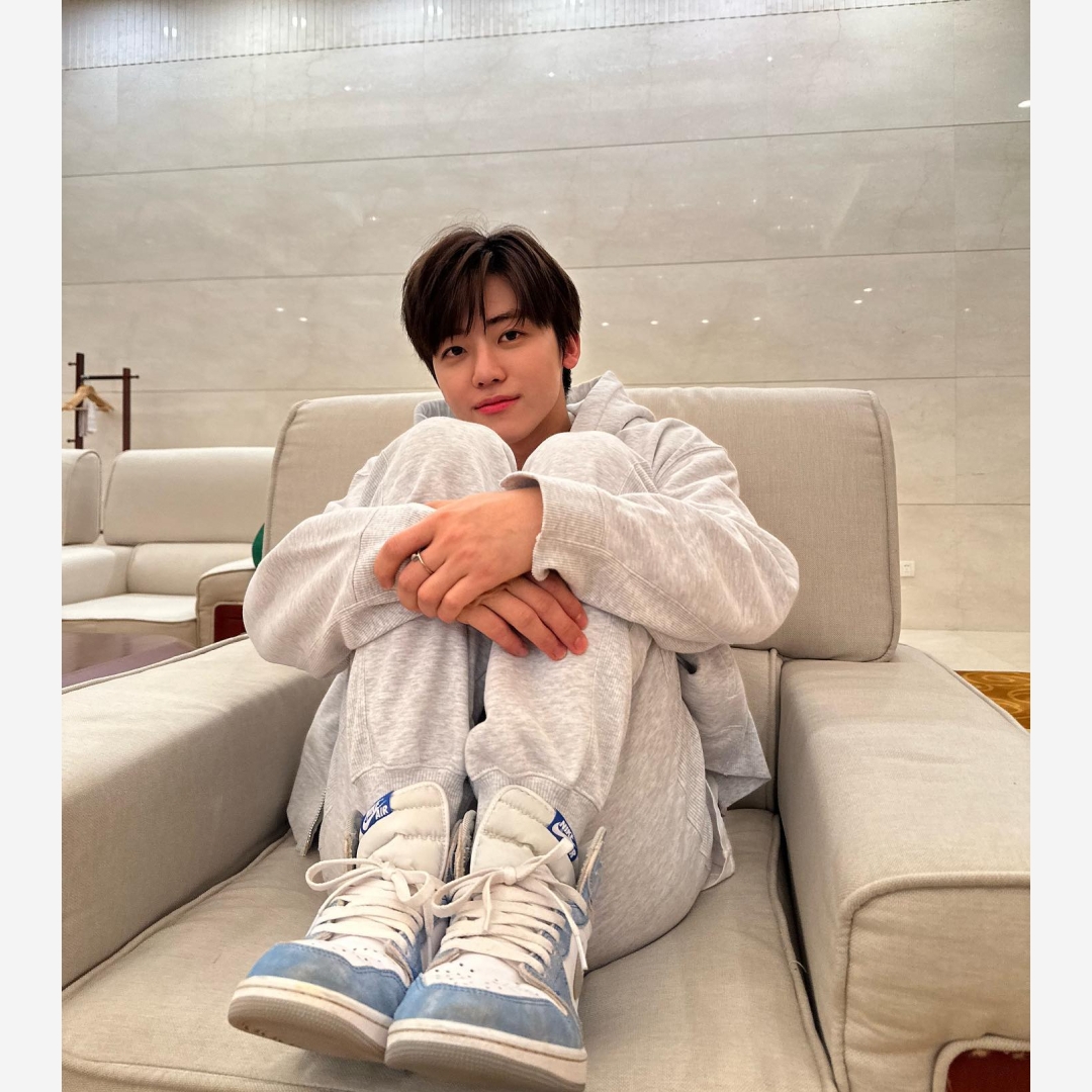 Jordan 1 Retro High OG Hyper Royal 착용 스타일 - 2