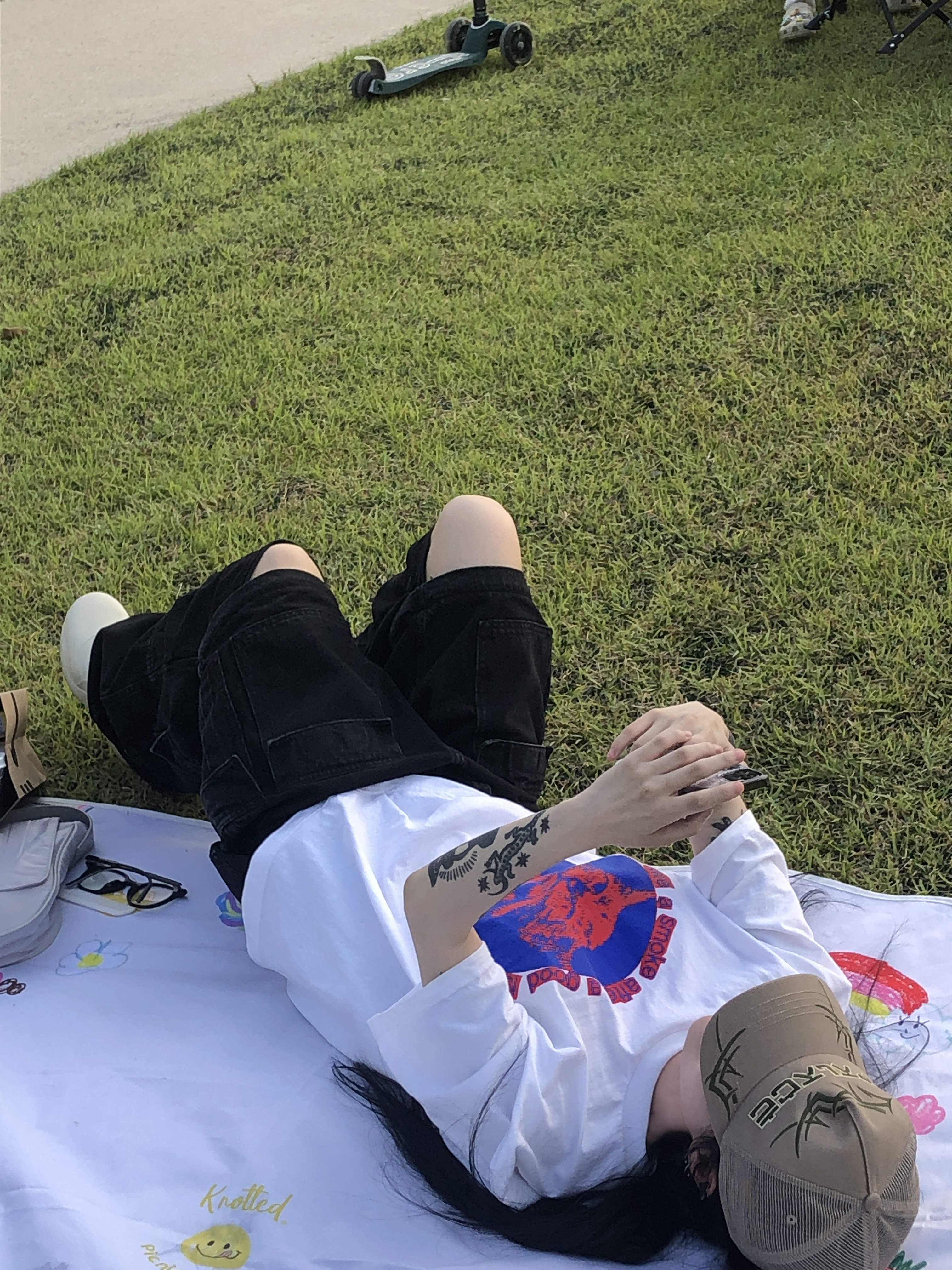 Supreme Smoke T-Shirt White - 23SS 착용 스타일 - 2