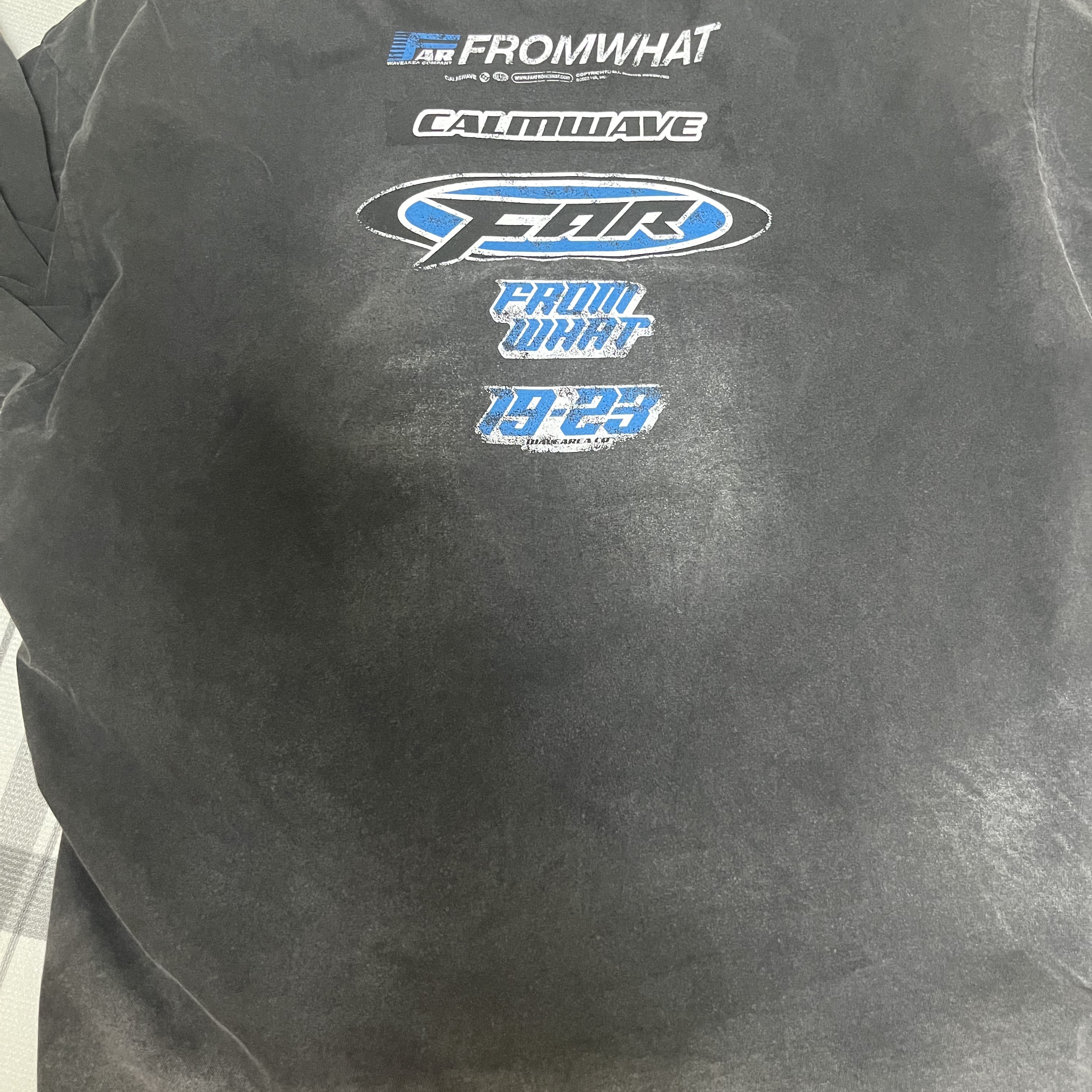 Farfromwhat Far Washed Logo T-Shirt Black 착용 스타일