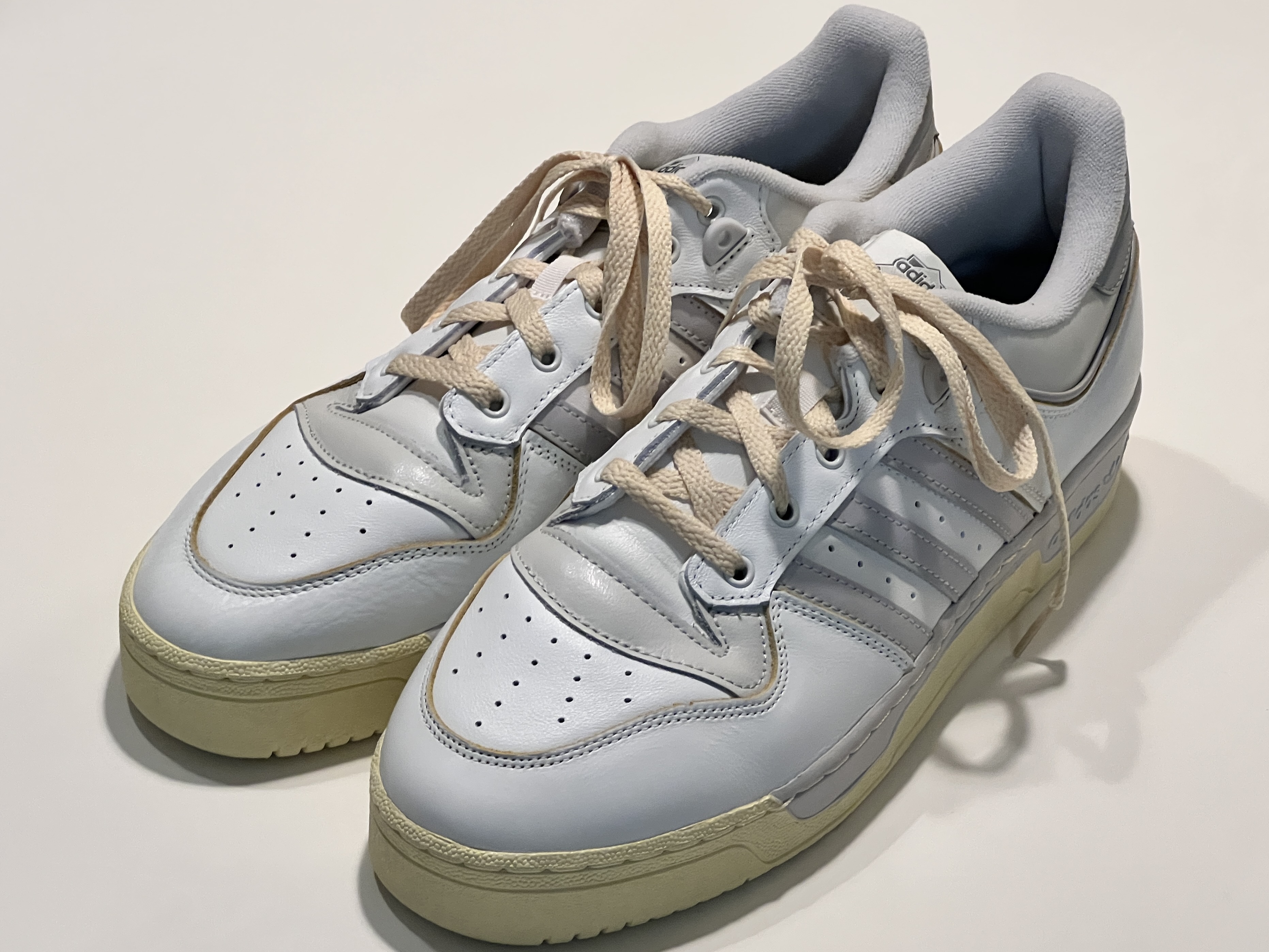 Adidas Rivalry Low 86 Core White Grey 착용 스타일