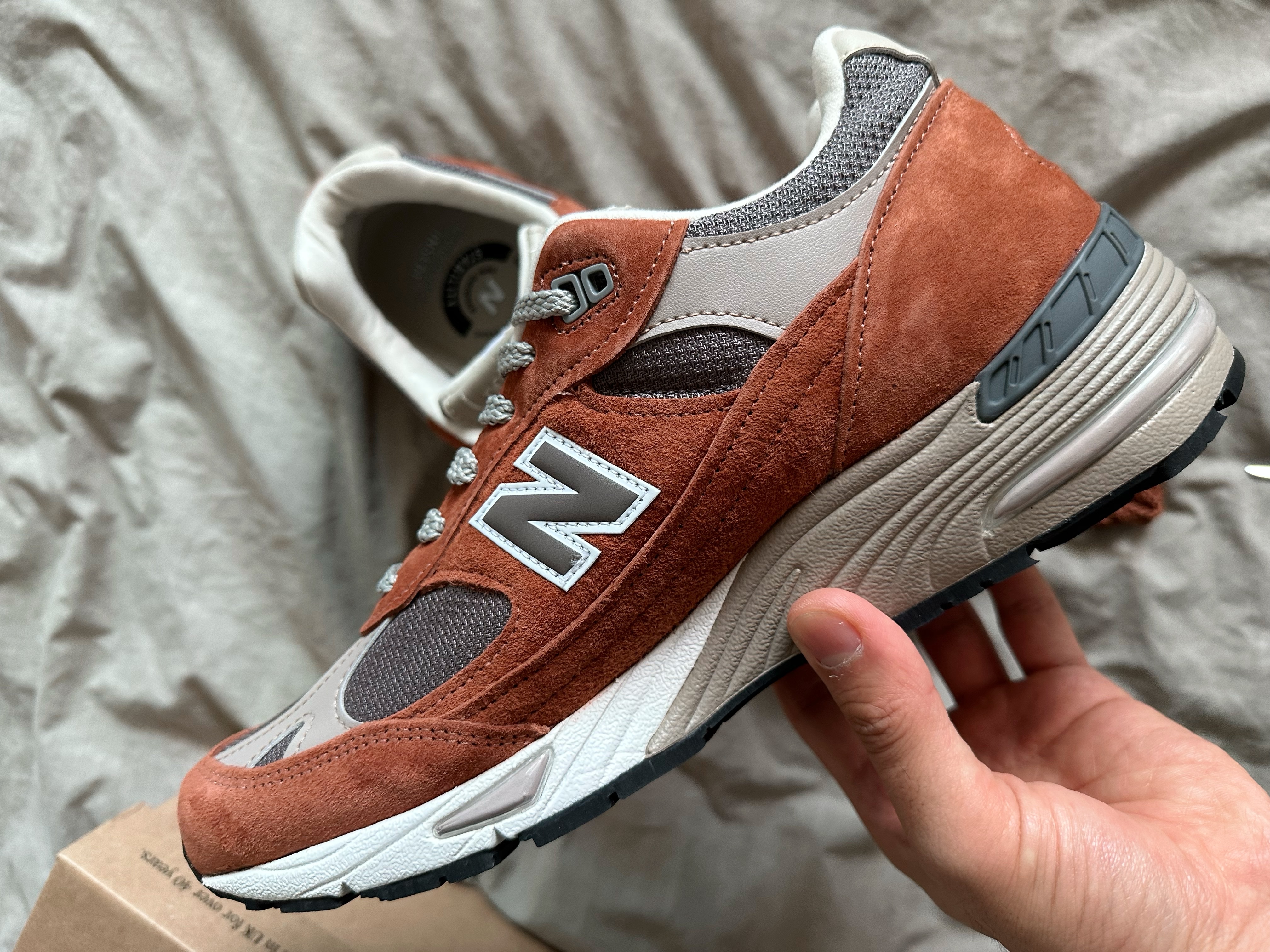 New Balance 991 Made in UK Sequoia Falcon 착용 스타일 - 4