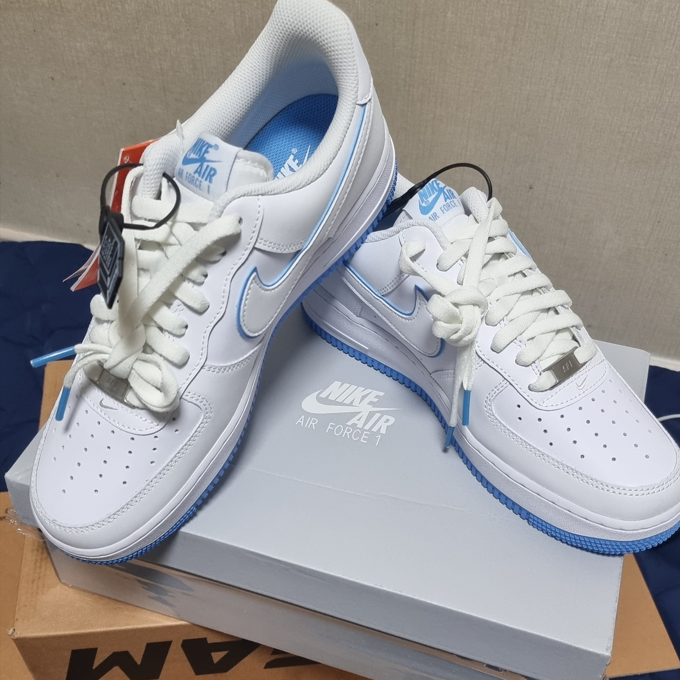 Nike Air Force 1 '07 White University Blue 착용 스타일