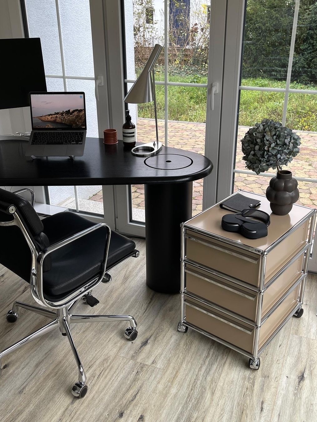 USM Haller Pedestal 1x3 Steel Blue, USM Haller Pedestal 1x3 Yellow 착용 스타일