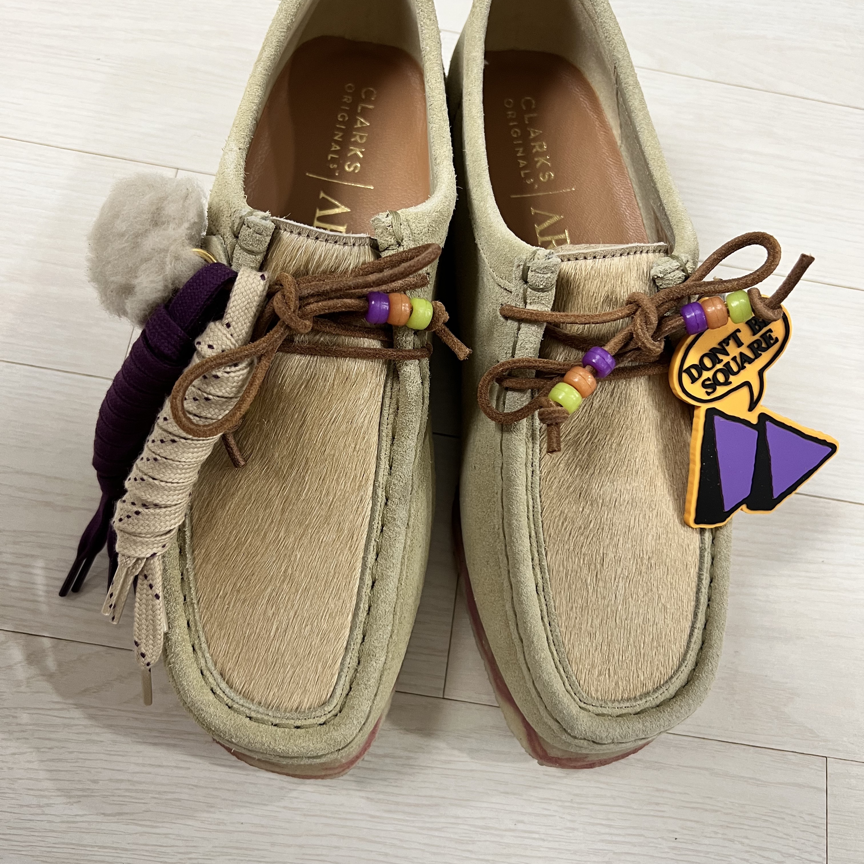 Clarks x Aries Wallabee Maple Combination 착용 스타일 - 2