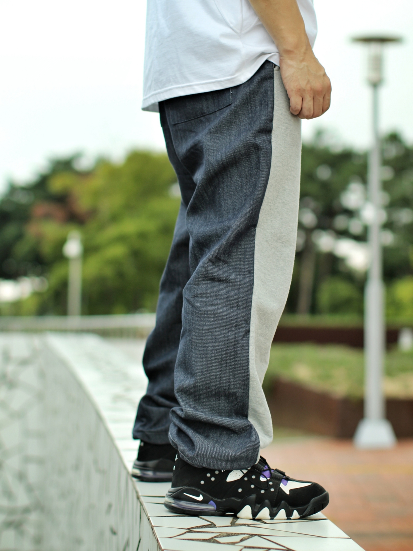 Nike x Stussy Bucket Hat Black, Nike x Off-White NRG Short Sleeve T-Shirt White 착용 스타일 - 3