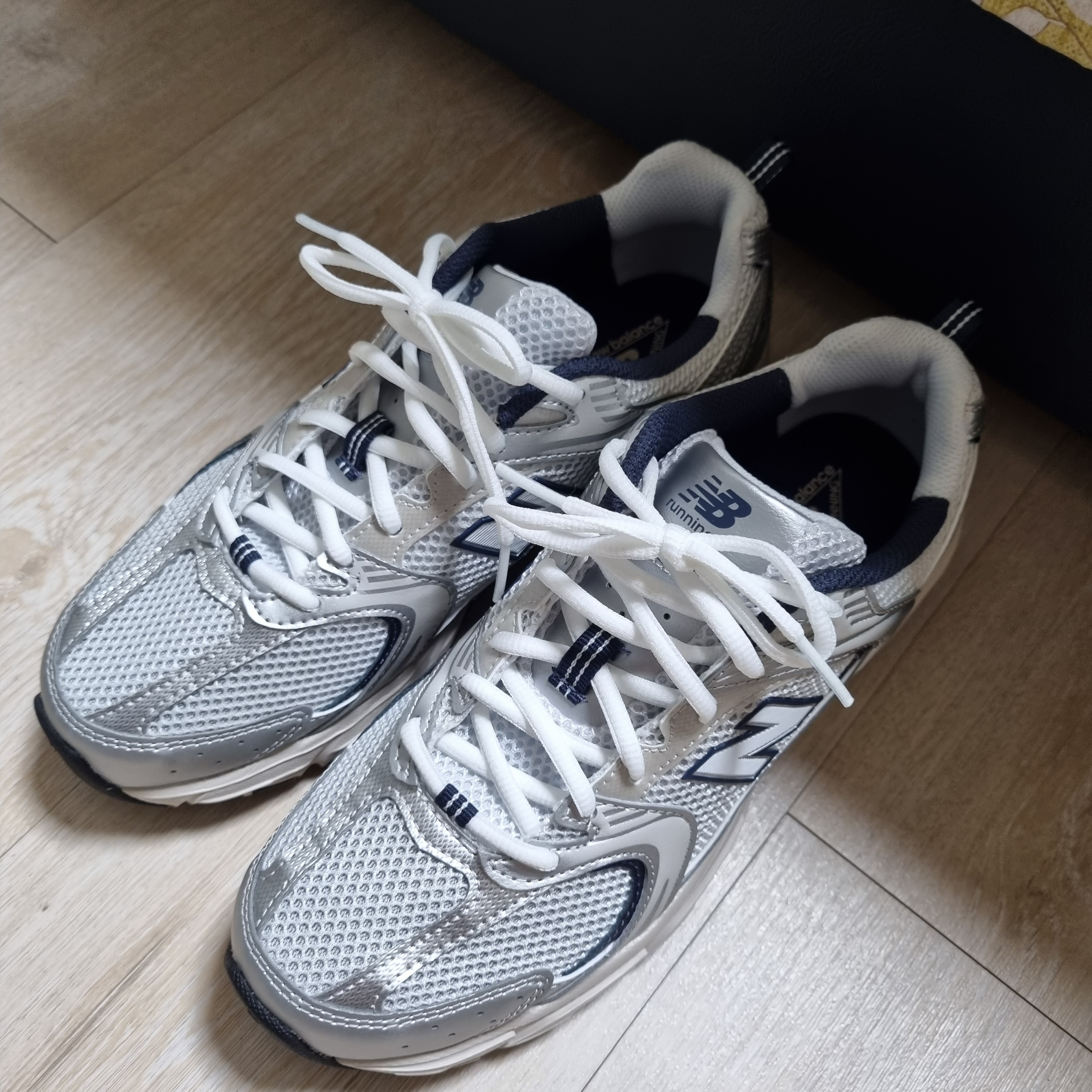 New Balance 530 Steel Grey 착용 스타일