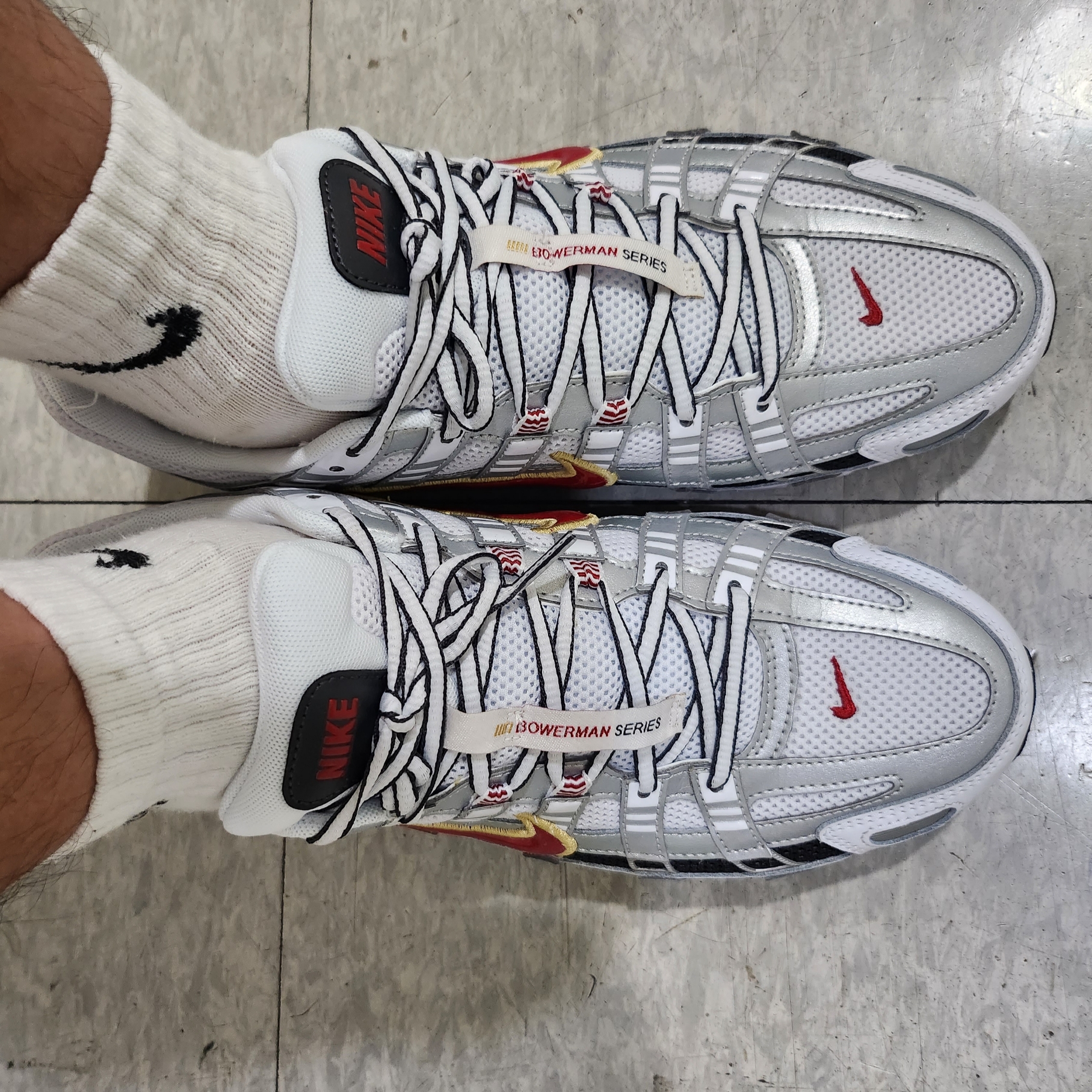 (W) Nike P-6000 Metallic Silver Red 착용 스타일