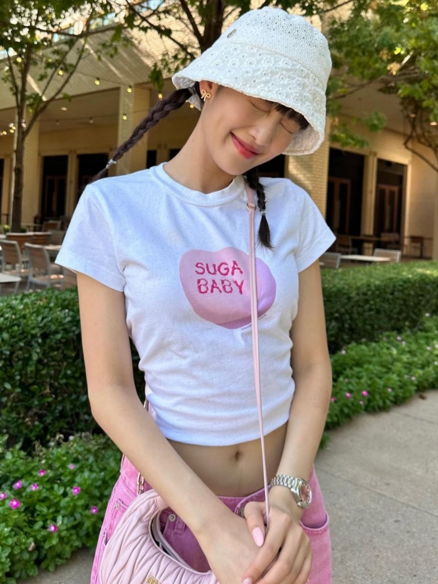 Miu Miu Wander Matelasse Nappa Leather Mini Hobo Bag Alabaster Pink, (W) Autry Medalist Low Leather Sneakers Green White 착용 스타일 - 1