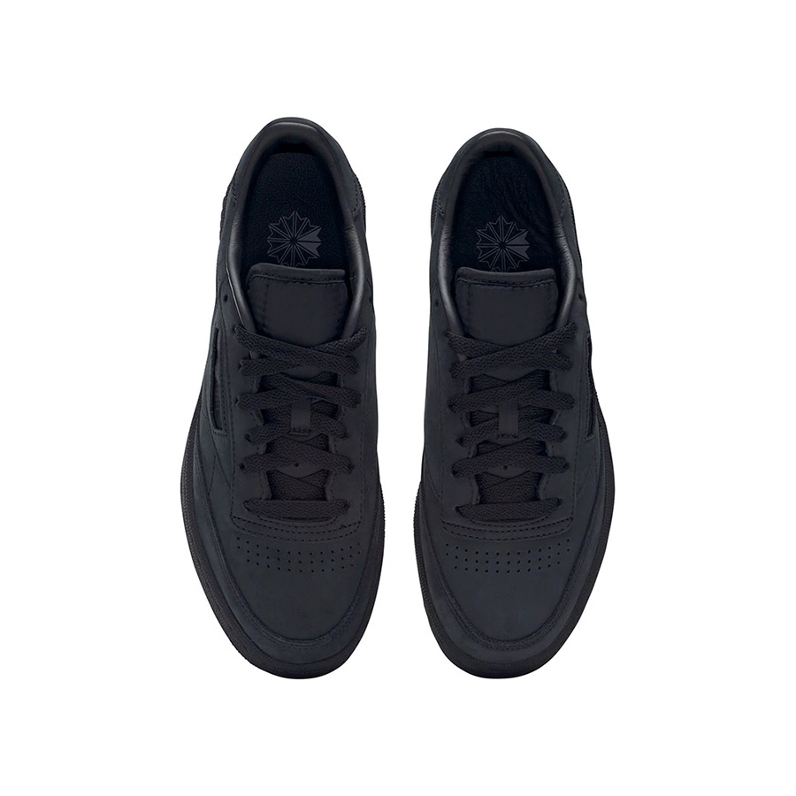 Reebok x JJJJound Club C 85 Triple Black 착용 스타일 - 5