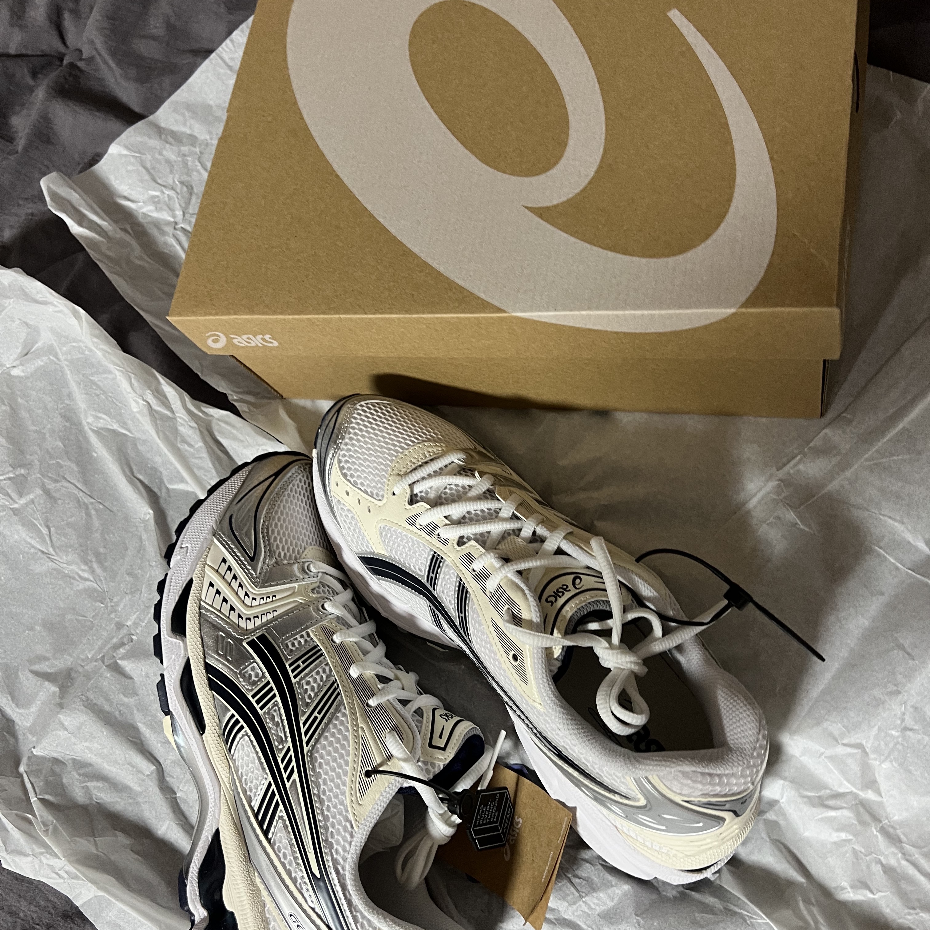 (W) Asics Gel-Kayano 14 White Midnight 착용 스타일