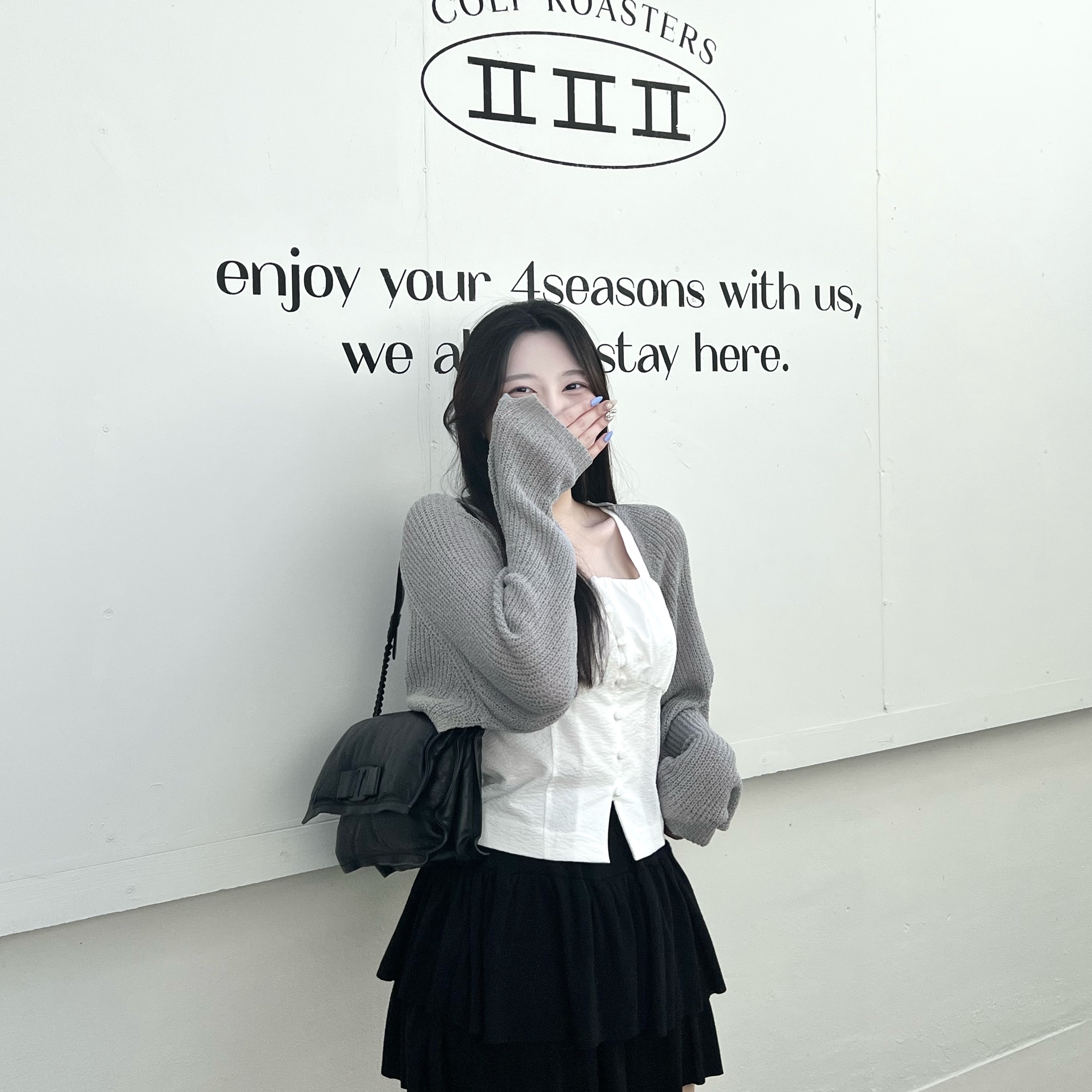 Ferragamo Viva Bow Mini Bag Black 착용 스타일